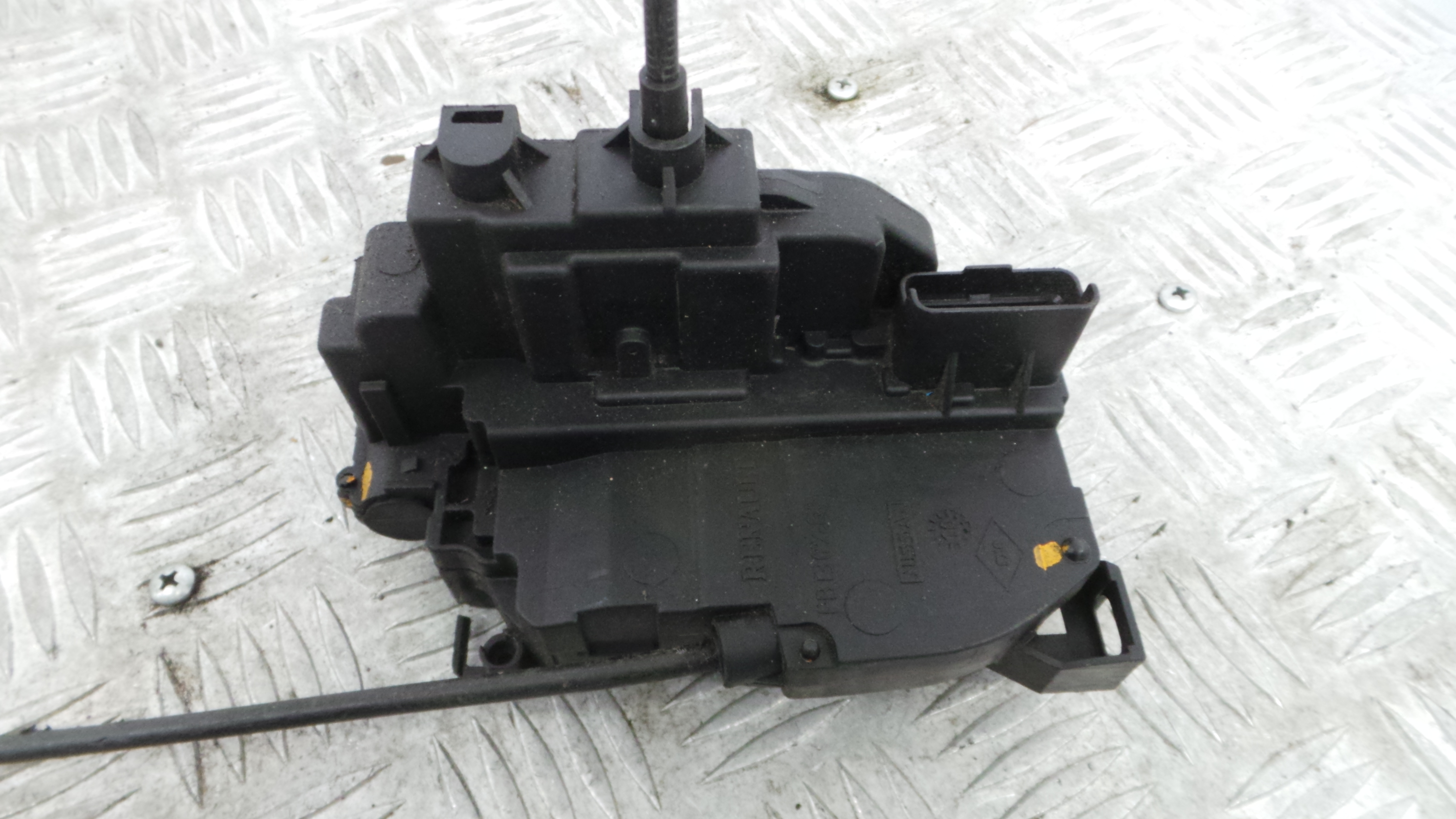 Fecho da Porta Trás Dto 825020002R - RENAULT MEGANE III Hatchback (BZ0/1_, B3_)-37059182