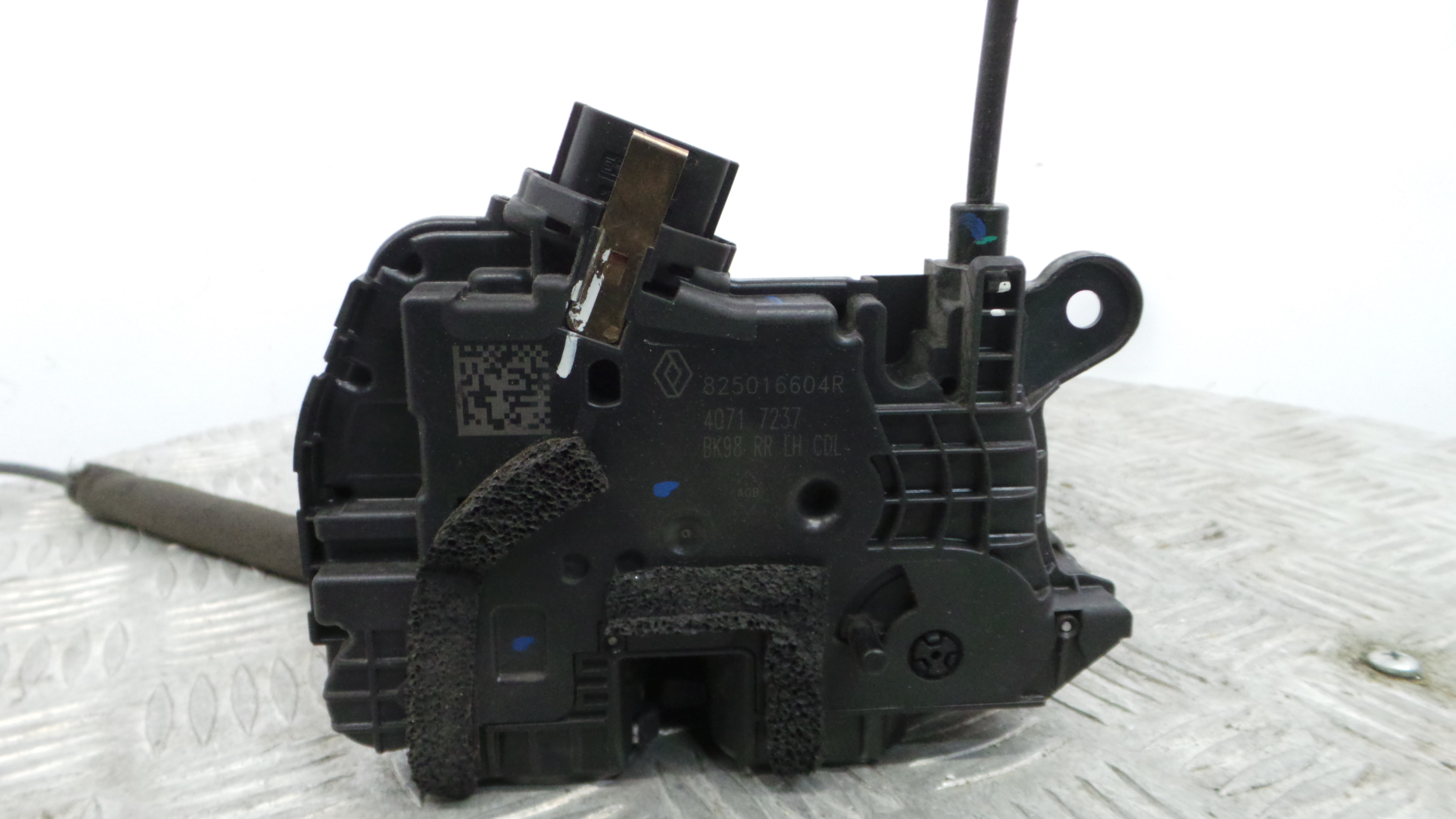 Fecho da Porta Trás Esq 825016604R - RENAULT CLIO IV (BH_)-37059185