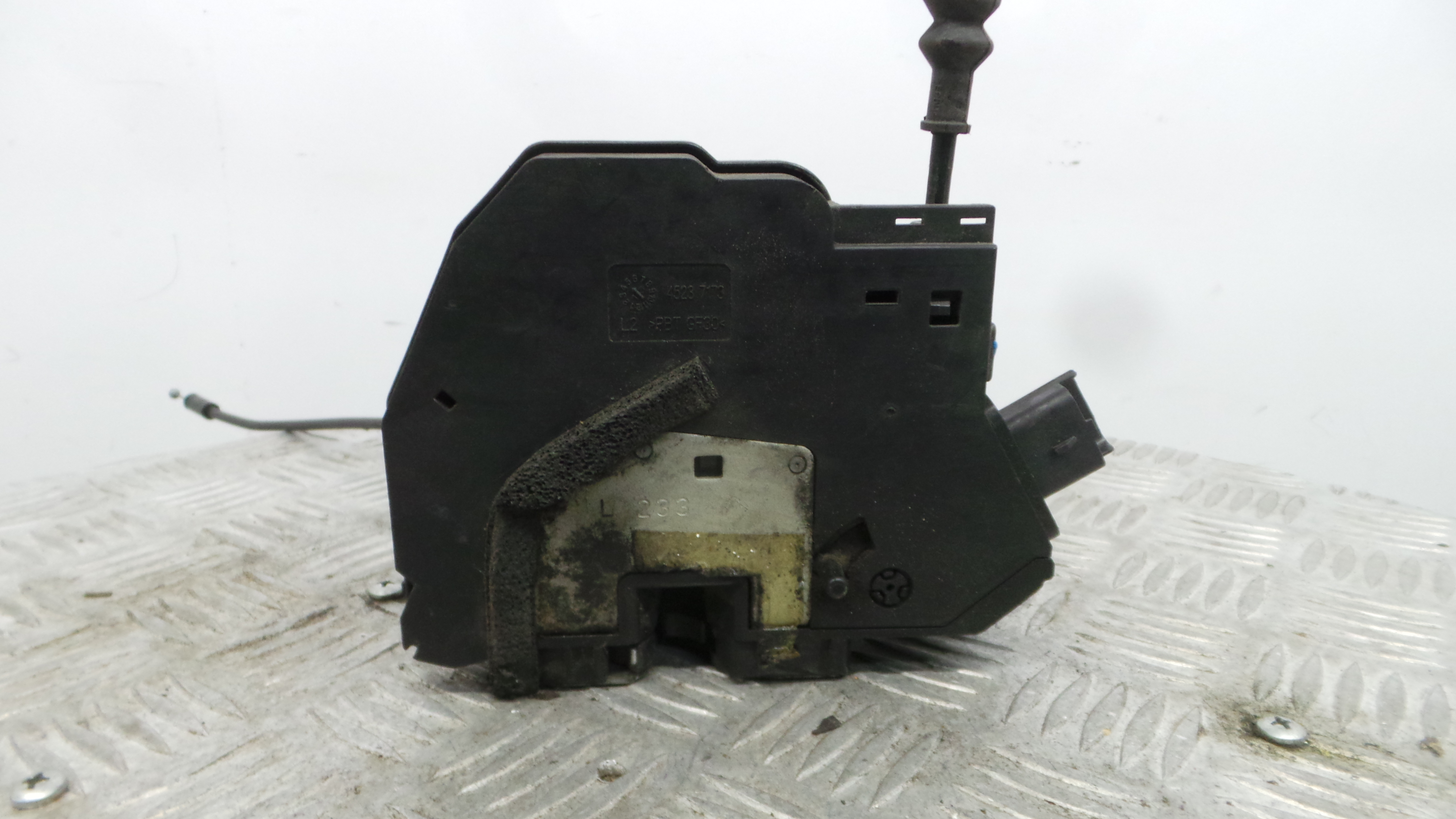 Fecho da Porta Trás Esq 825015591R - RENAULT CLIO IV (BH_)-37059221