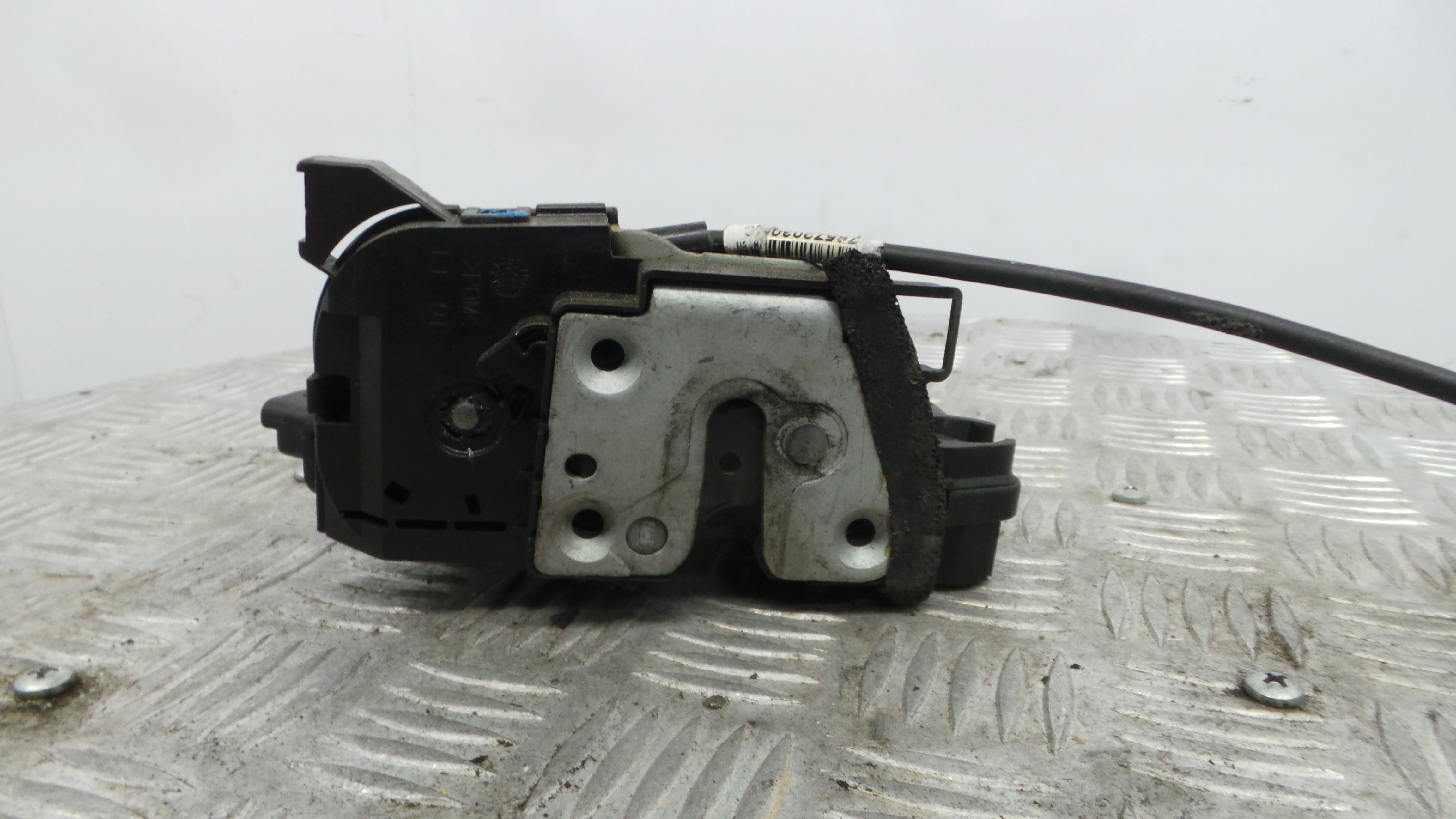 Fecho da Porta Trás Esq 825015591R - RENAULT CLIO IV (BH_)-37059221