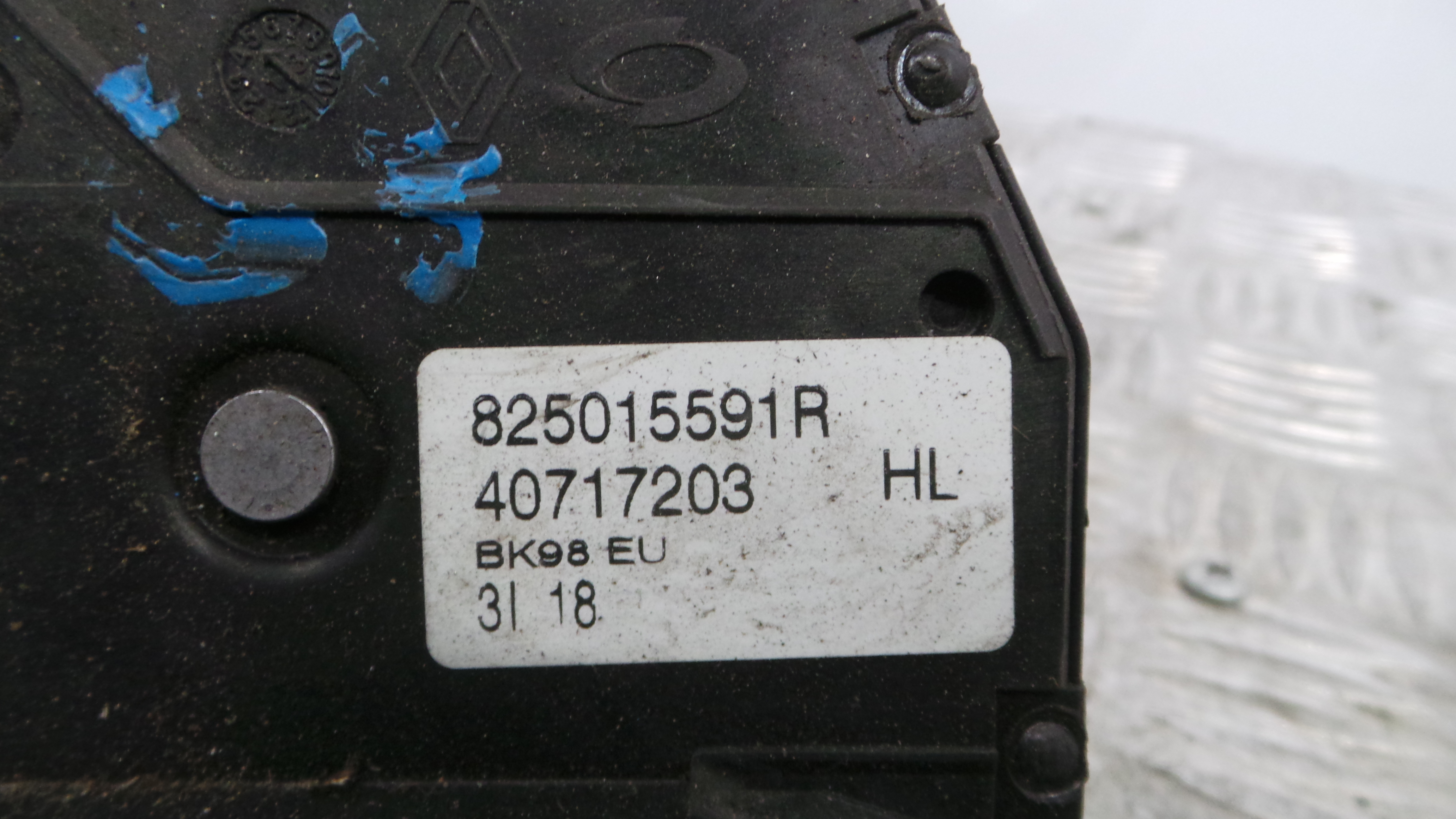 Fecho da Porta Trás Esq 825015591R - RENAULT CLIO IV (BH_)-37059221