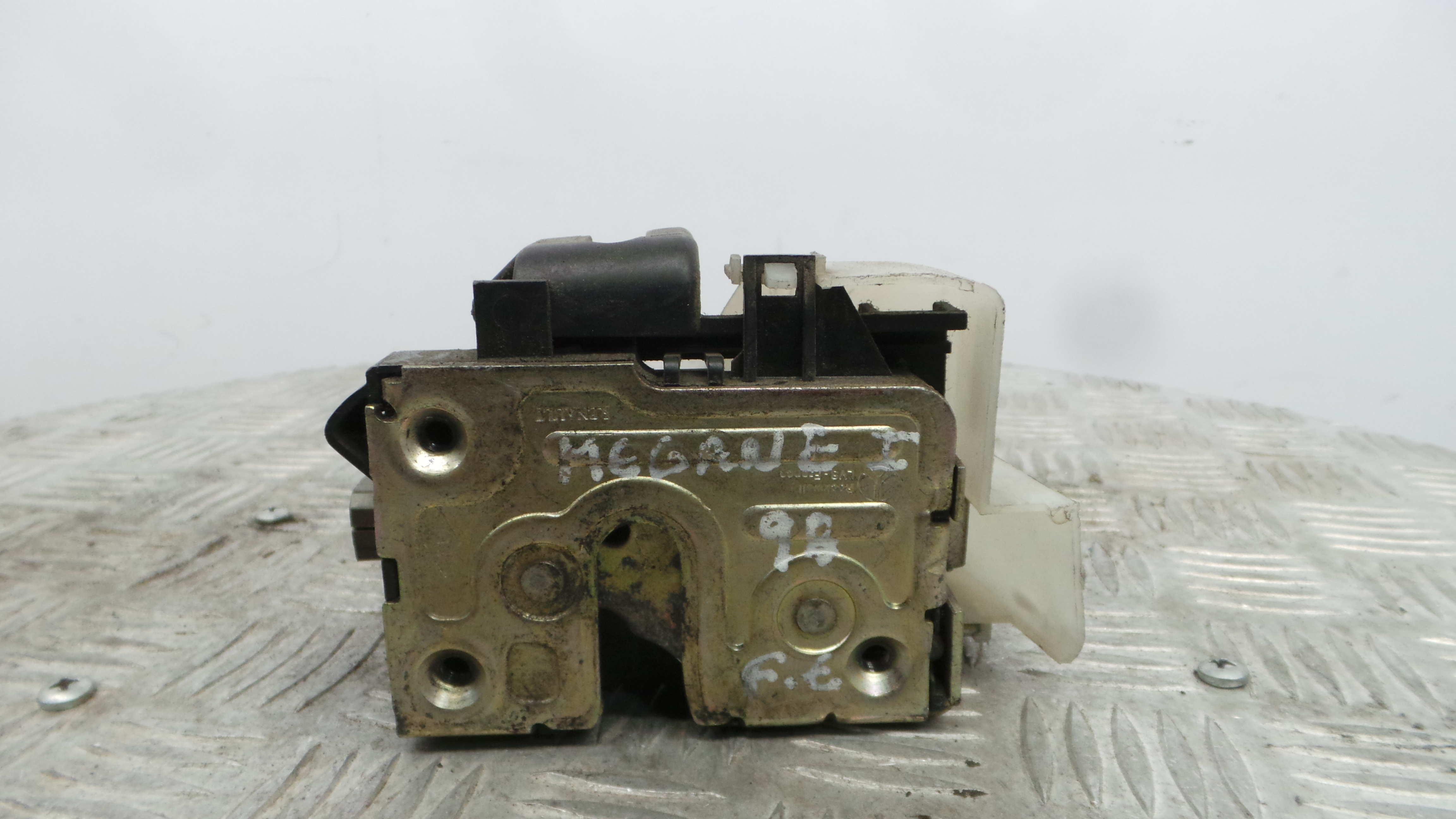 Fecho da Porta Frente Esq 7701469180 - RENAULT MEGANE I (BA0/1_)-37059415