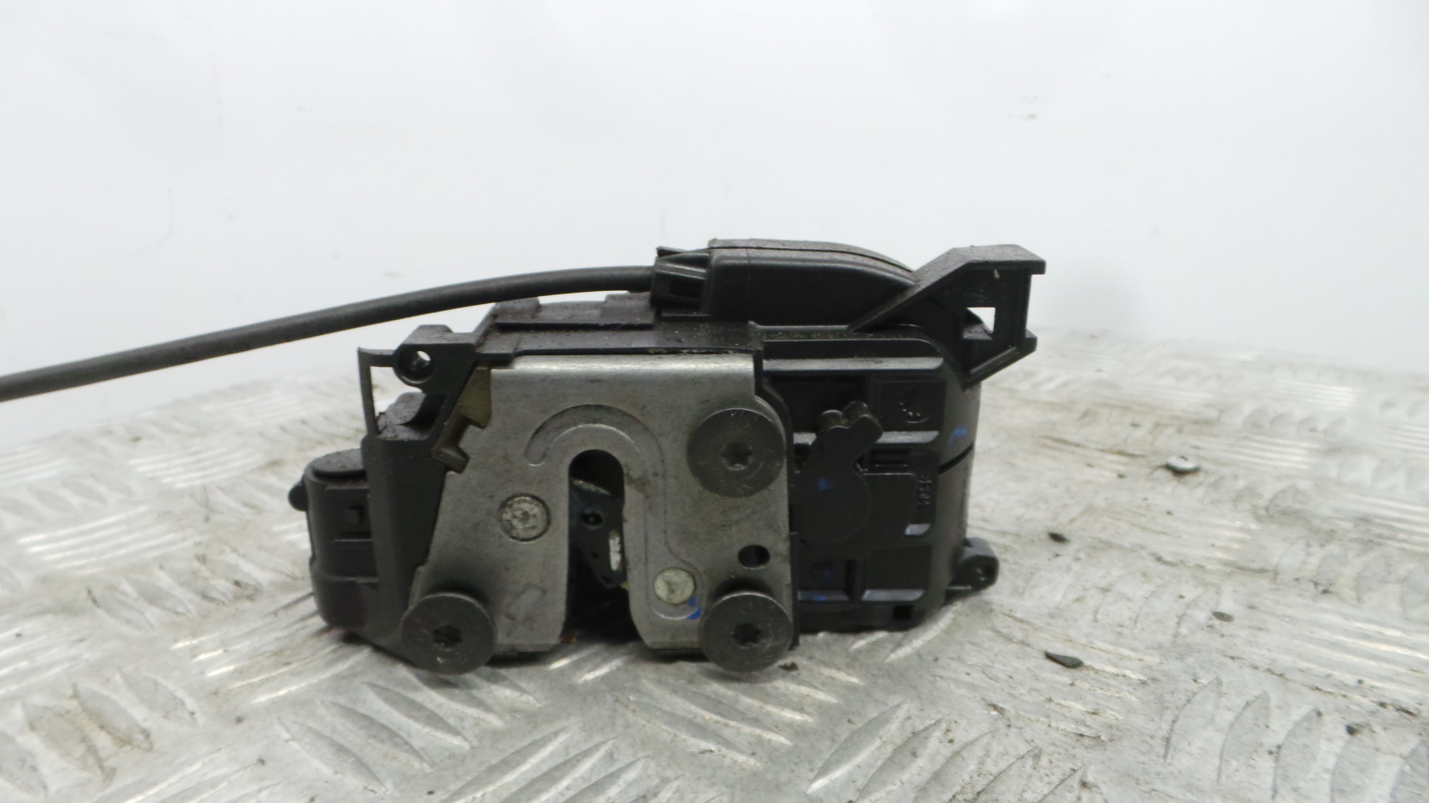 Fecho da Porta Trás Dto 825020002R - RENAULT MEGANE III Hatchback (BZ0/1_, B3_)-37059628