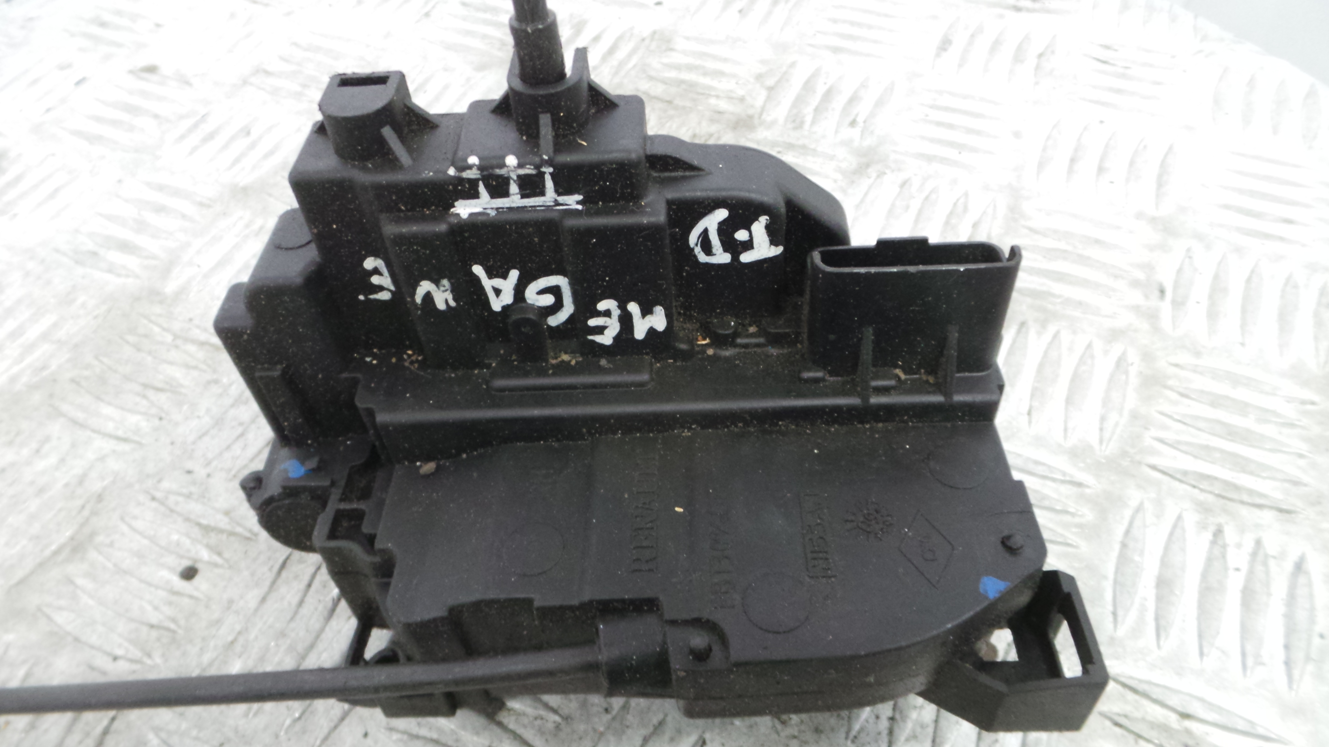 Fecho da Porta Trás Dto 825020002R - RENAULT MEGANE III Hatchback (BZ0/1_, B3_)-37059628