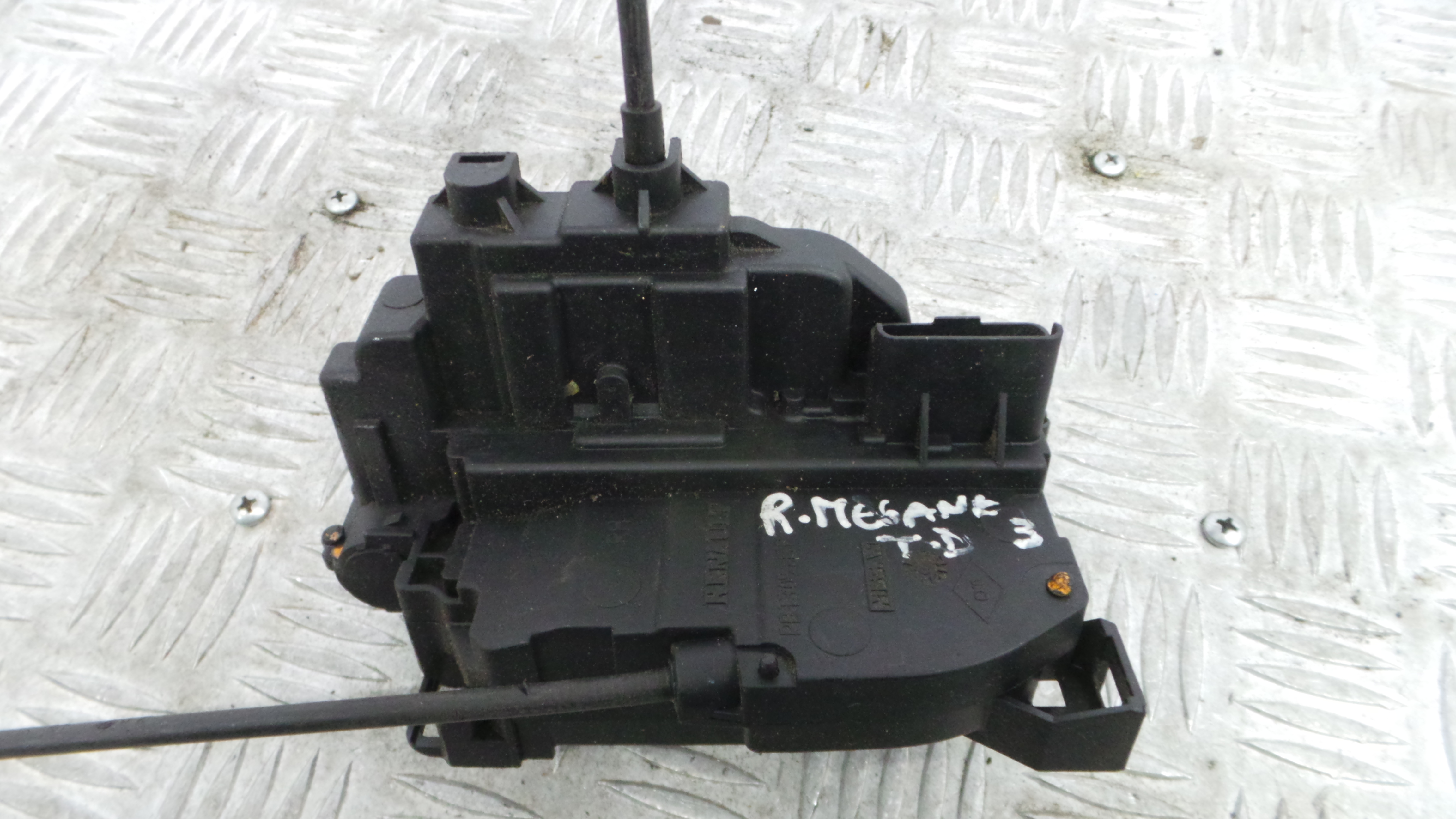 Fecho da Porta Trás Dto 825020002R - RENAULT MEGANE III Hatchback (BZ0/1_, B3_)-37059631