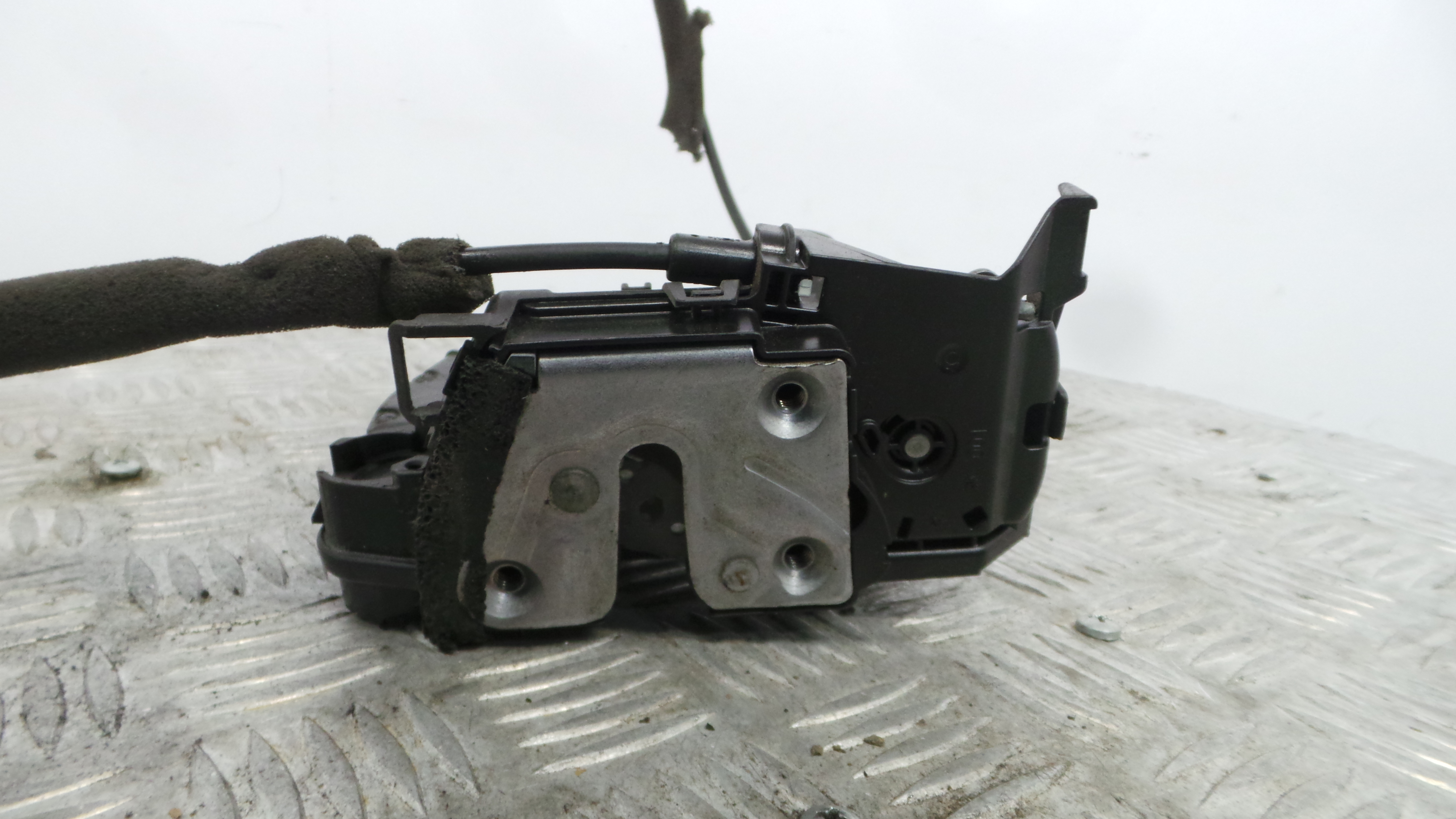 Fecho da Porta Trás Dto 825002104R - RENAULT CLIO IV (BH_)-37059652