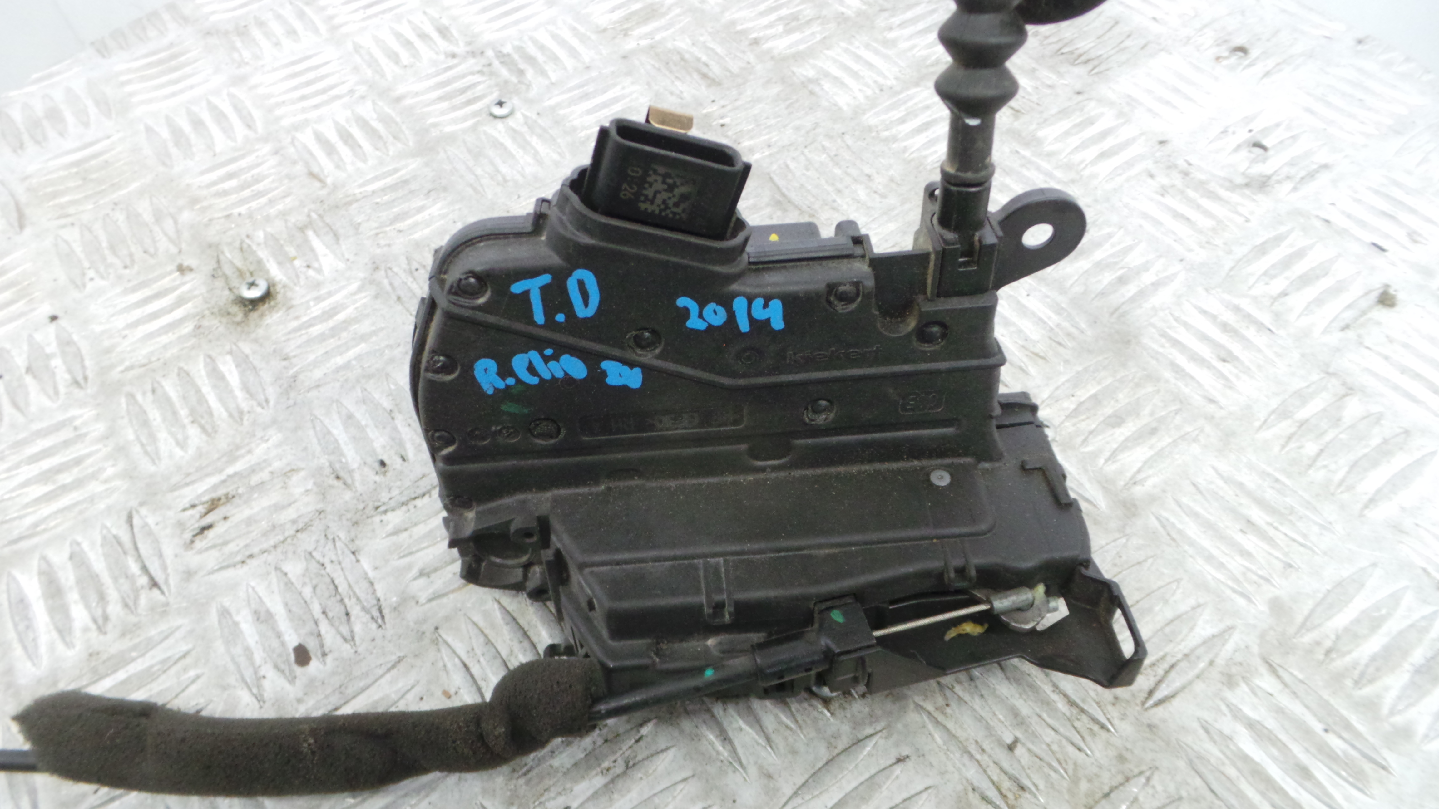 Fecho da Porta Trás Dto 825002104R - RENAULT CLIO IV (BH_)-37059652