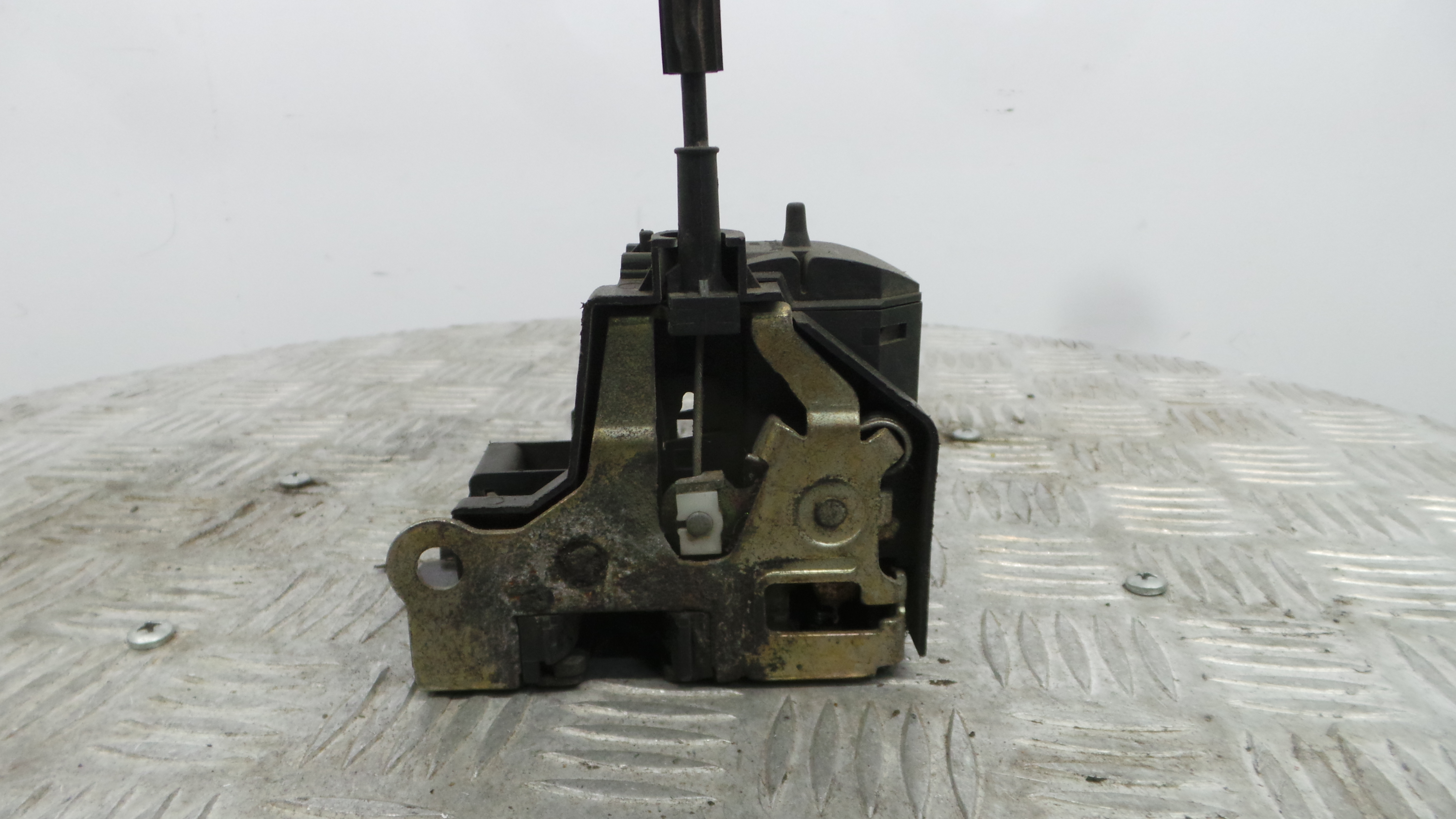 Fecho da Porta Dto 7701045305 - RENAULT CLIO II (BB_, CB_), CLIO Mk II (BB_, CB_)-37059669