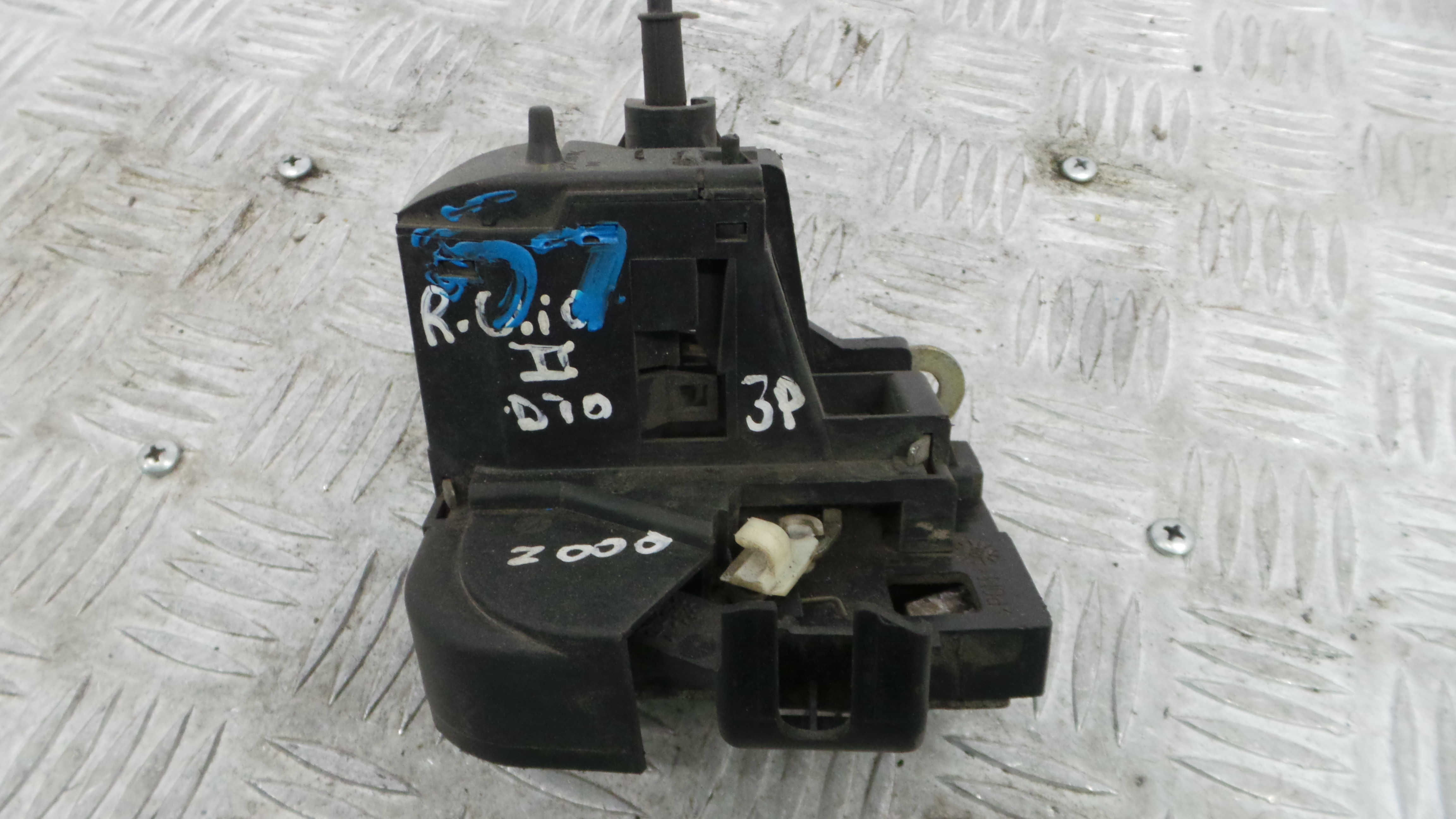 Fecho da Porta Dto 7701045305 - RENAULT CLIO II (BB_, CB_), CLIO Mk II (BB_, CB_)-37059669