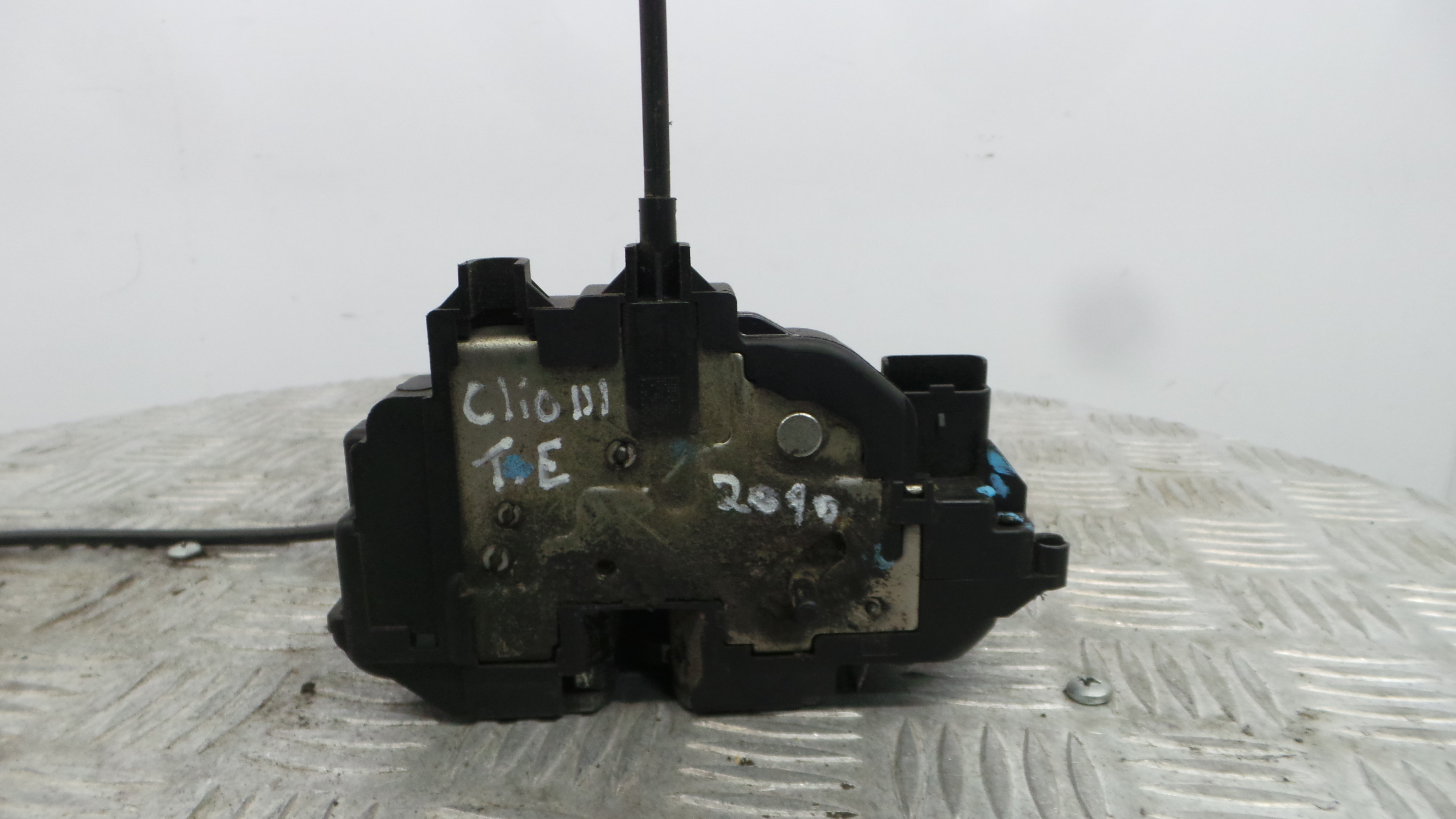 Fecho da Porta Trás Esq 8200350757 - RENAULT CLIO III (BR0/1, CR0/1)-37059681