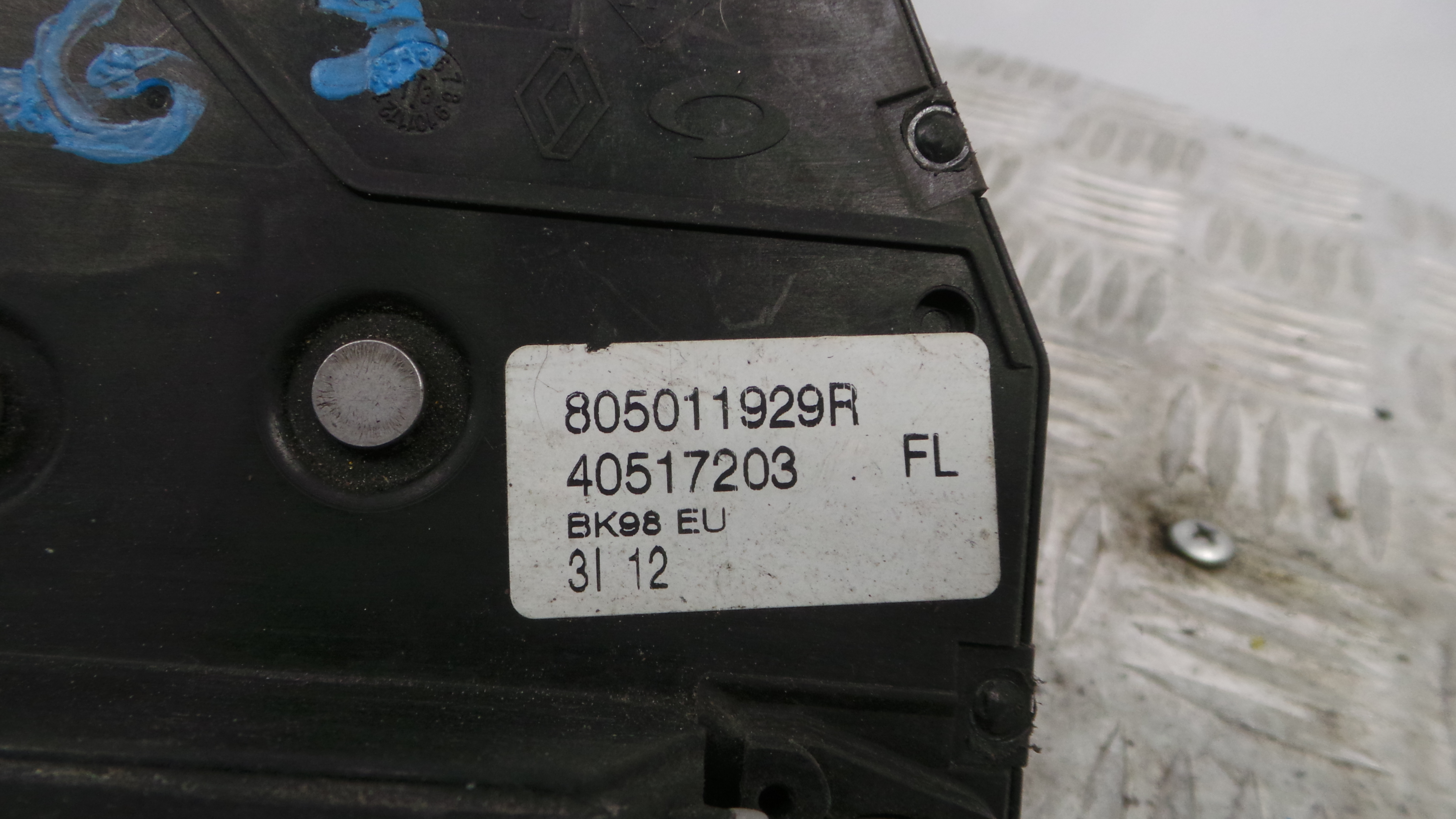 Fecho da Porta Frente Esq 805011929R - RENAULT CLIO IV (BH_)-37059730