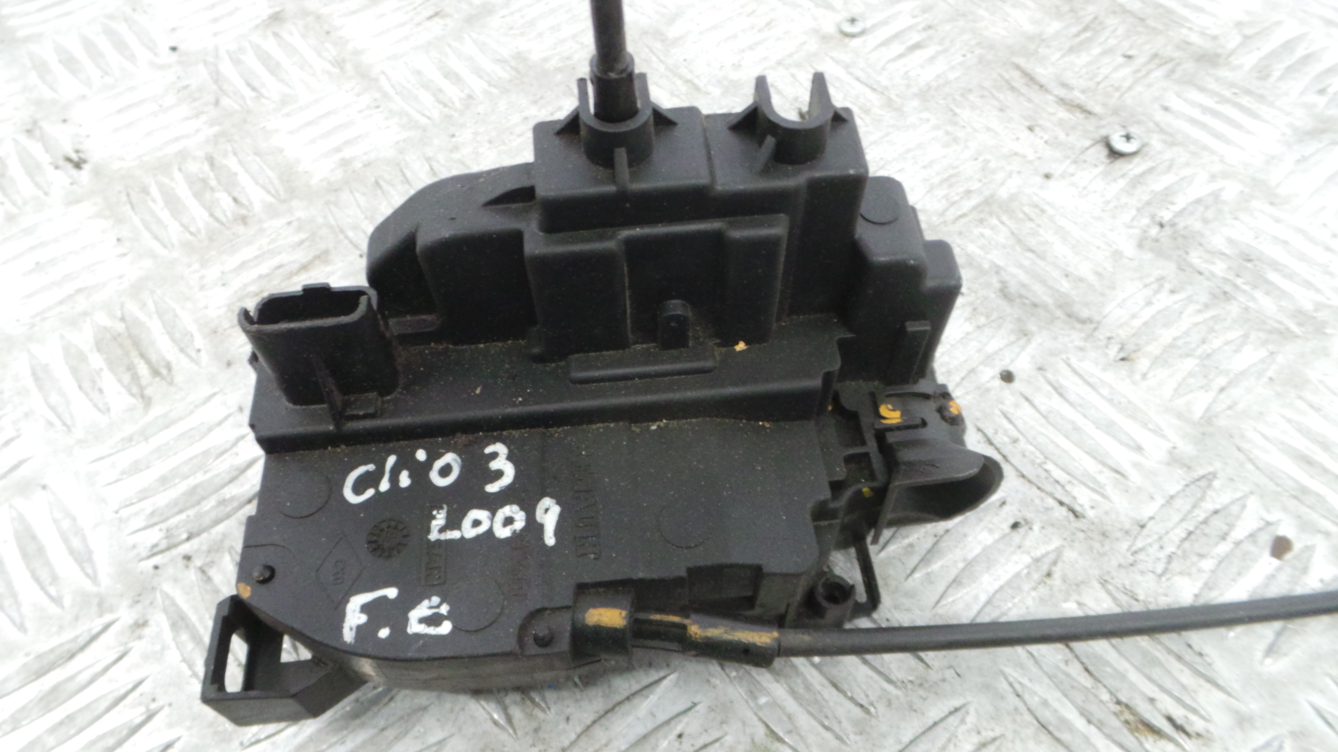 Fecho da Porta Frente Esq 8200350752 - RENAULT CLIO III (BR0/1, CR0/1)-37059741