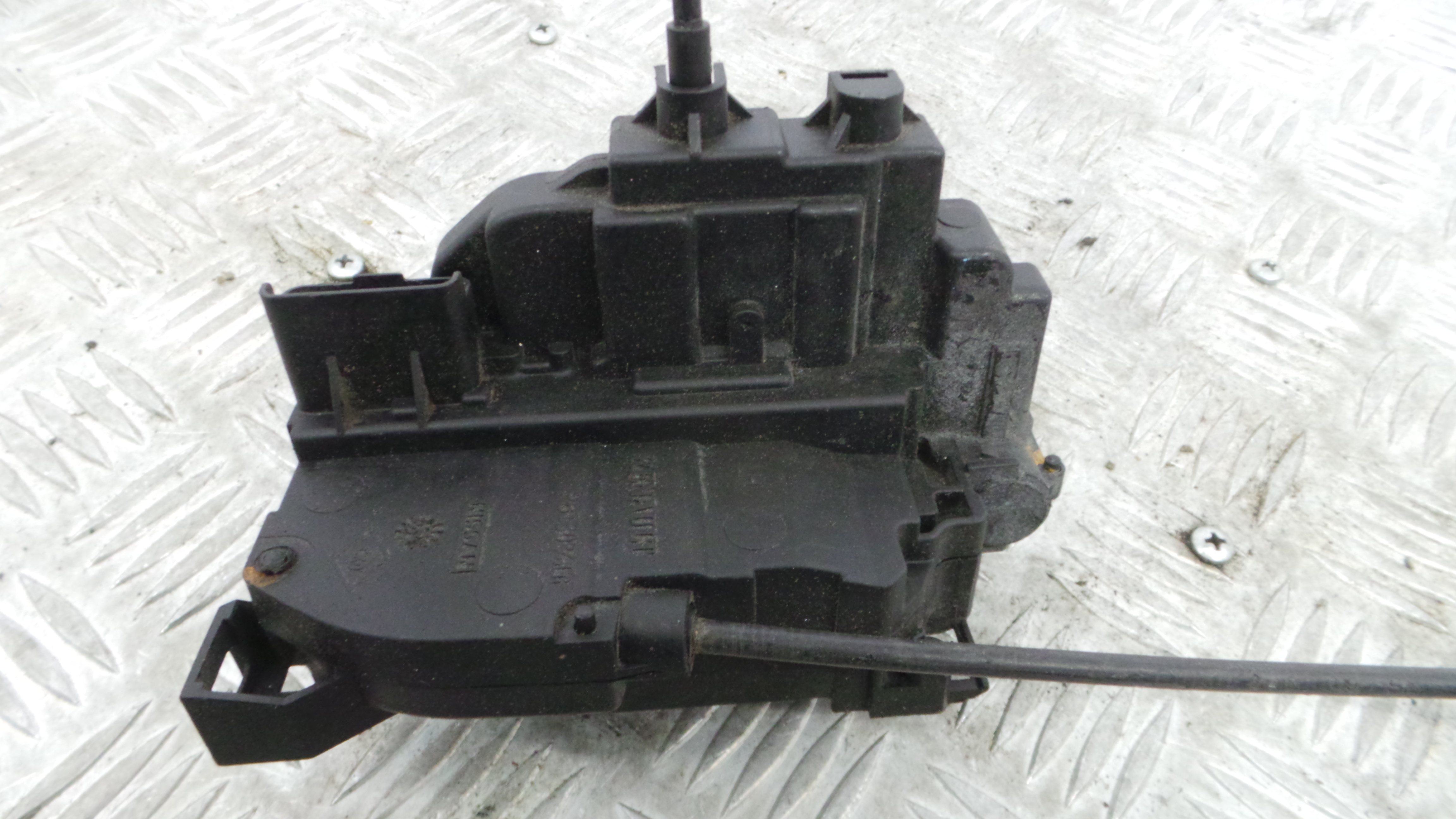 Fecho da Porta Trás Esq 825030002R - RENAULT MEGANE III Hatchback (BZ0/1_, B3_)-37059744
