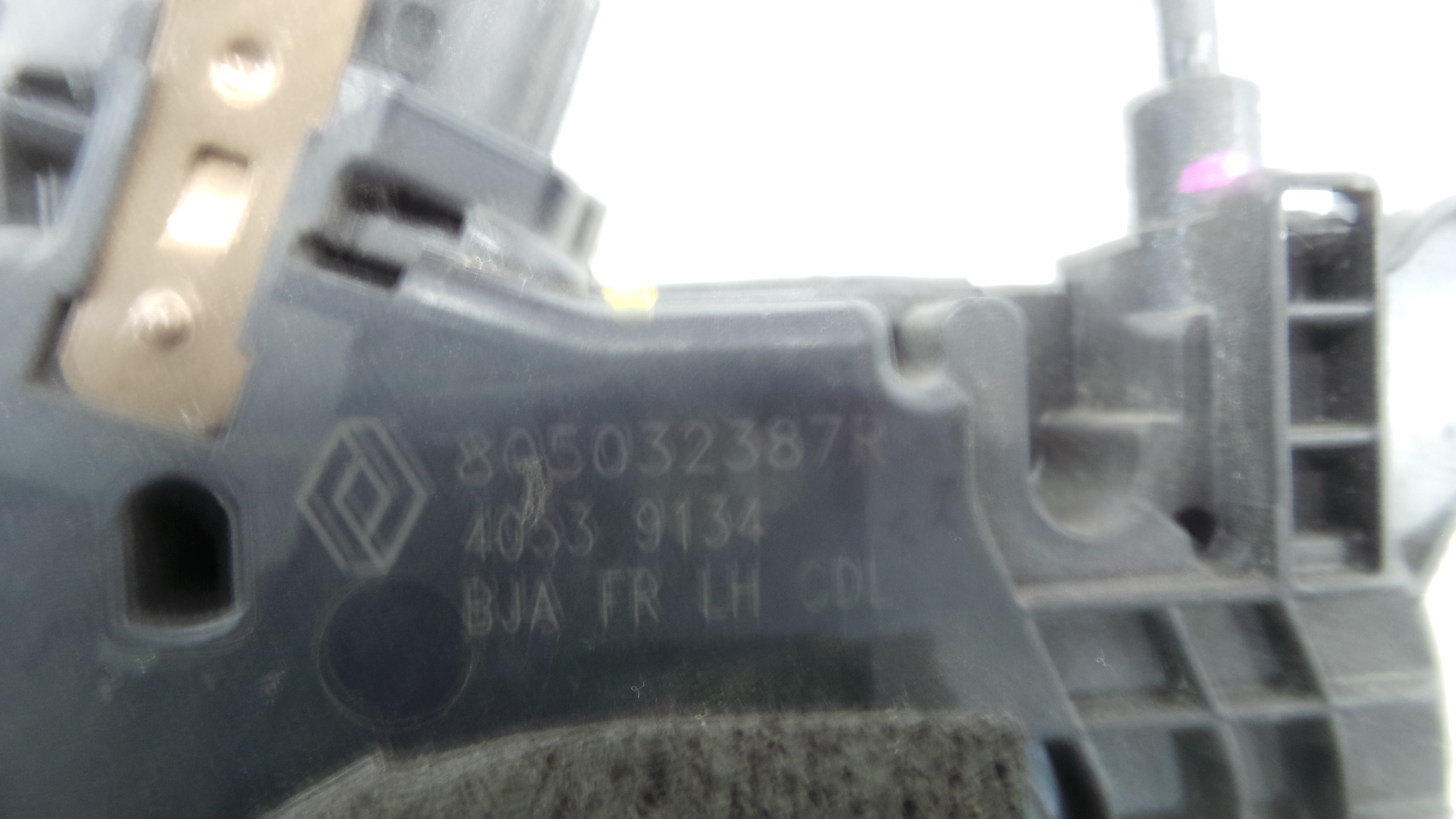 Fecho da Porta Frente Esq 805032387R - RENAULT CLIO IV (BH_)-37059747