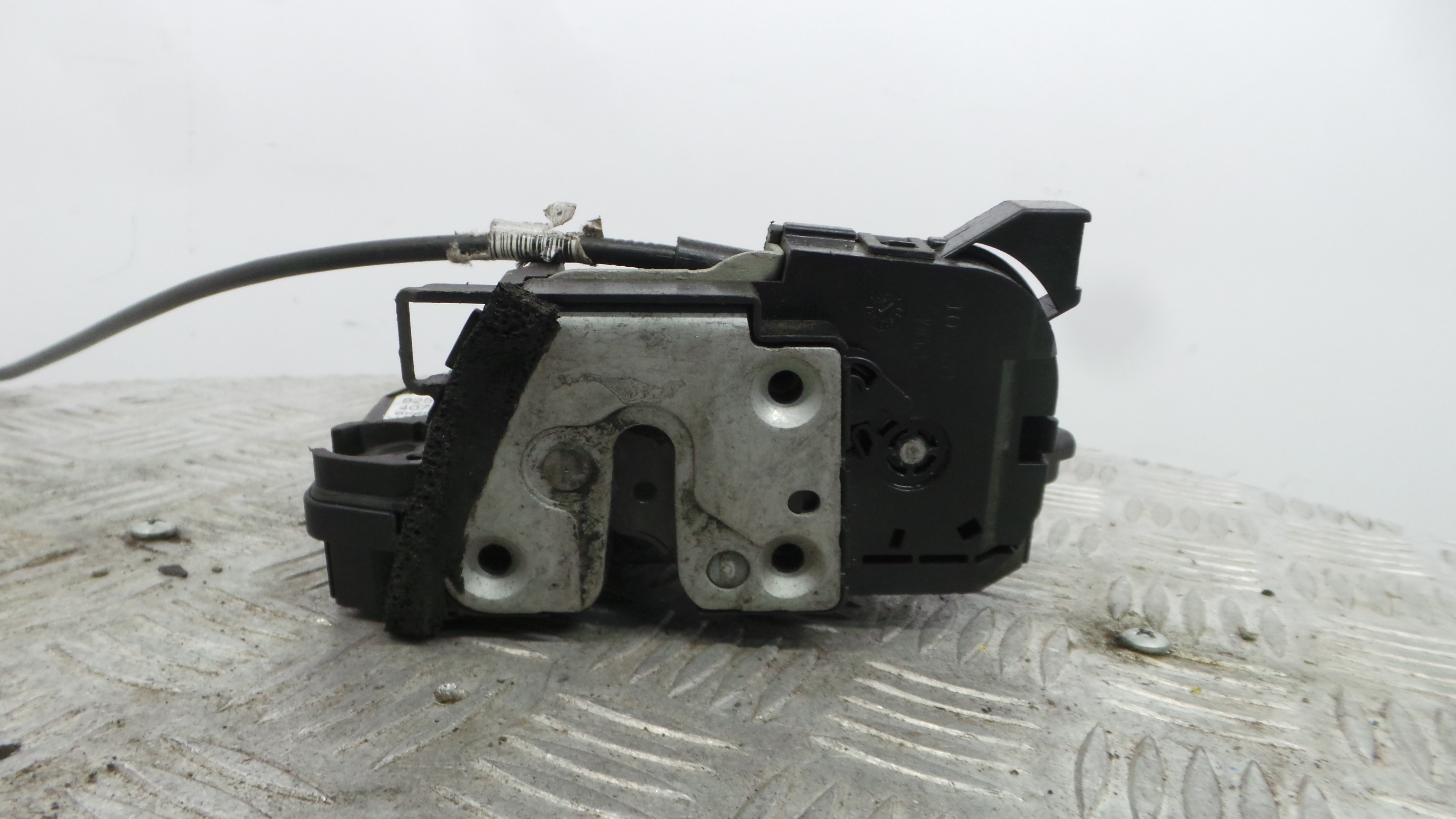 Fecho da Porta Trás Dto 825000767R - RENAULT CLIO IV (BH_)-37059766