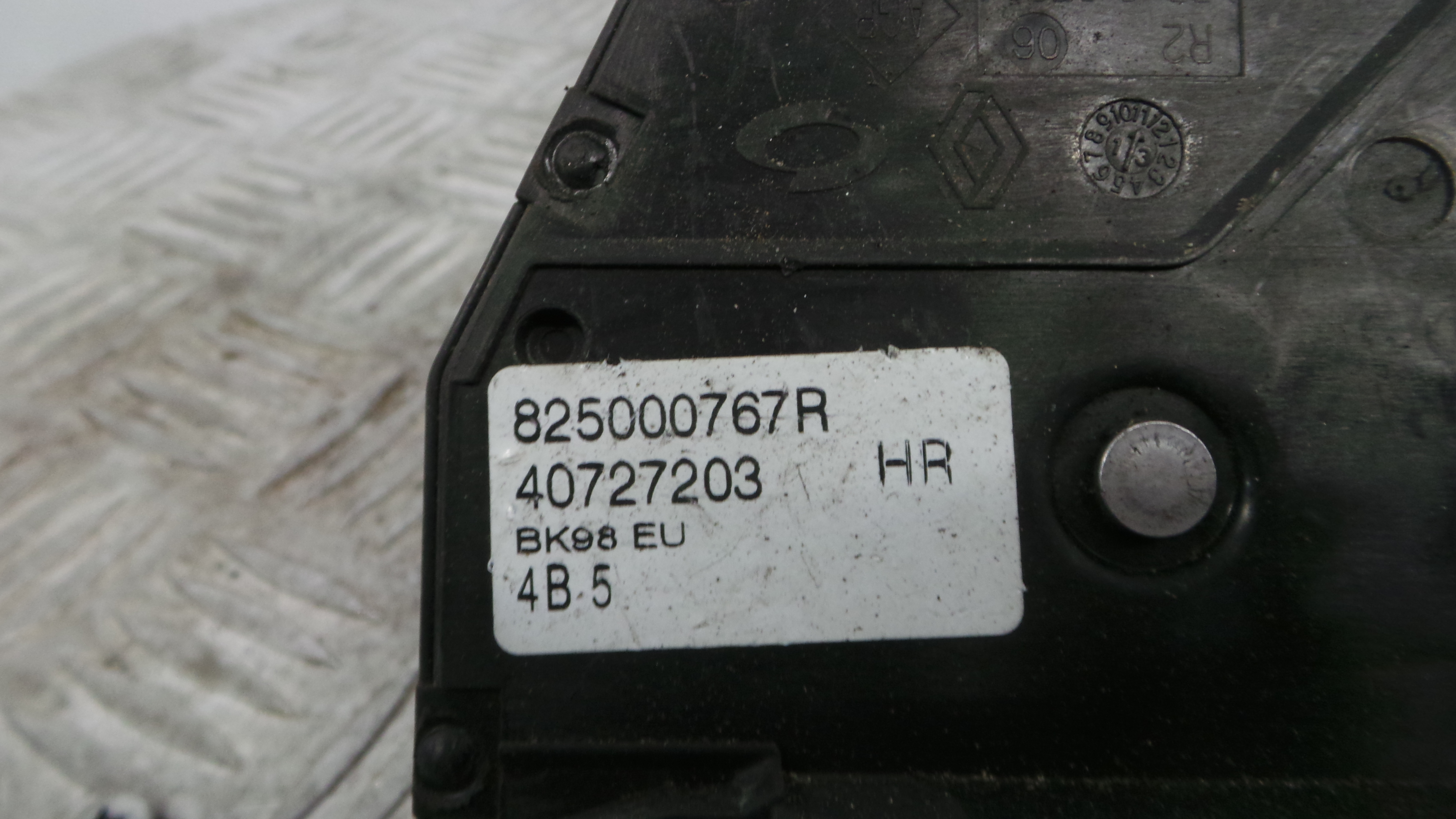 Fecho da Porta Trás Dto 825000767R - RENAULT CLIO IV (BH_)-37059766