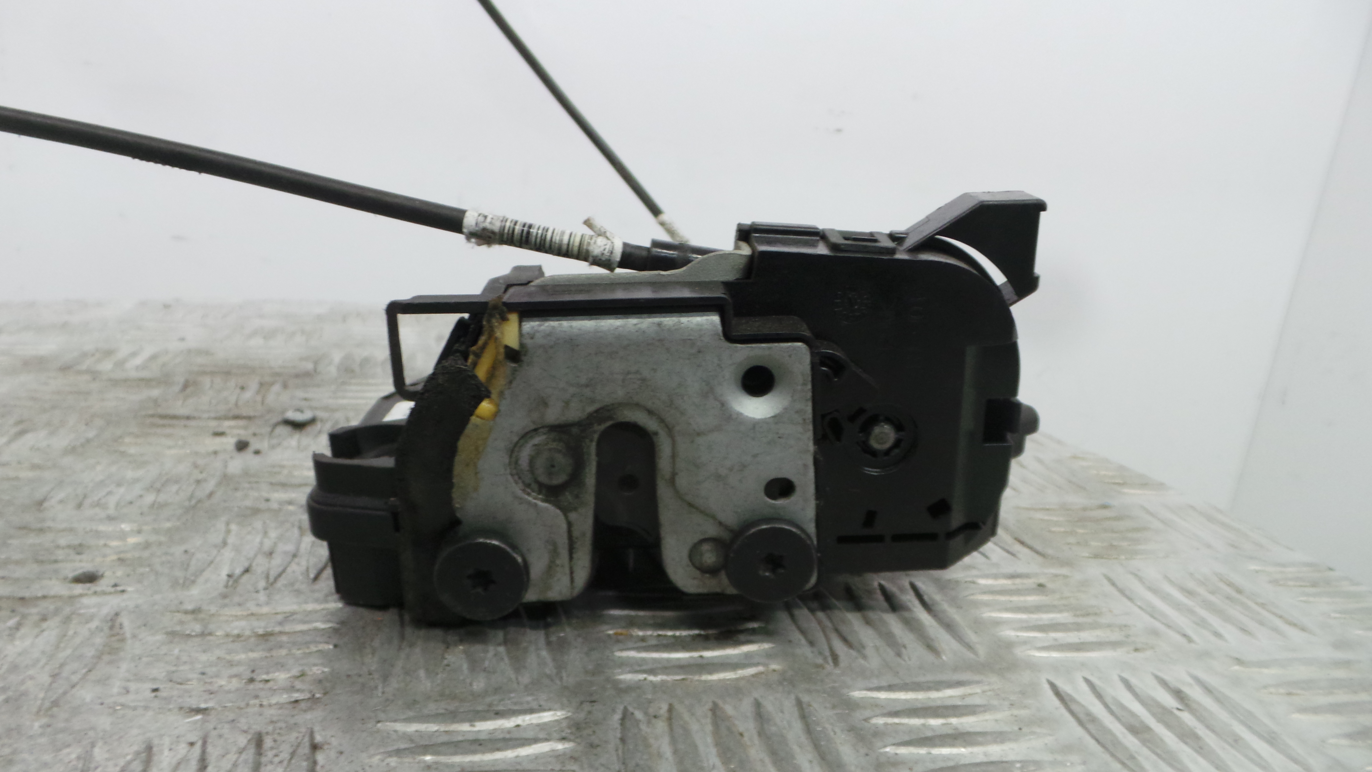 Fecho da Porta Trás Dto 825000767R - RENAULT CLIO IV (BH_)-37059774