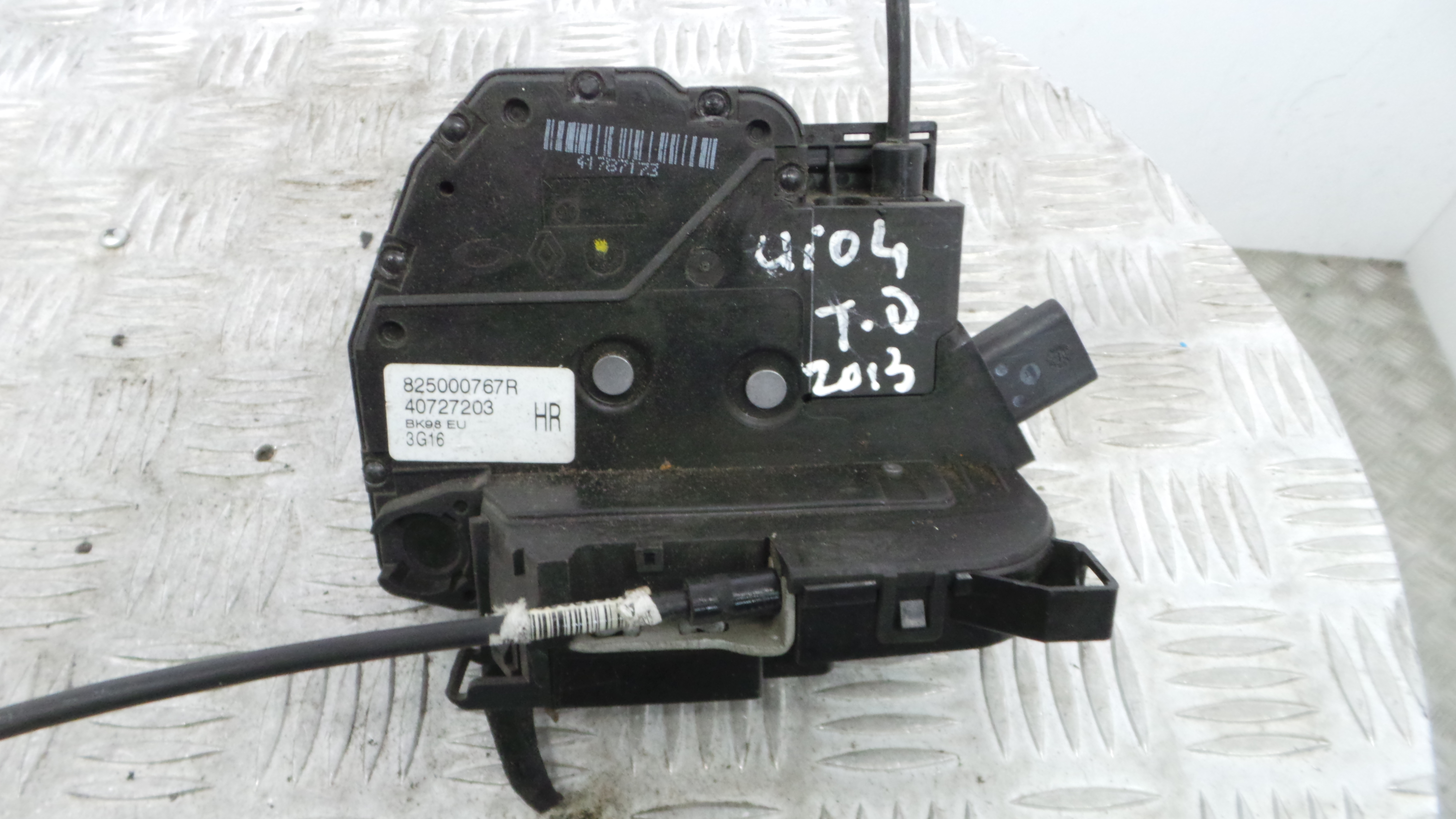 Fecho da Porta Trás Dto 825000767R - RENAULT CLIO IV (BH_)-37059774