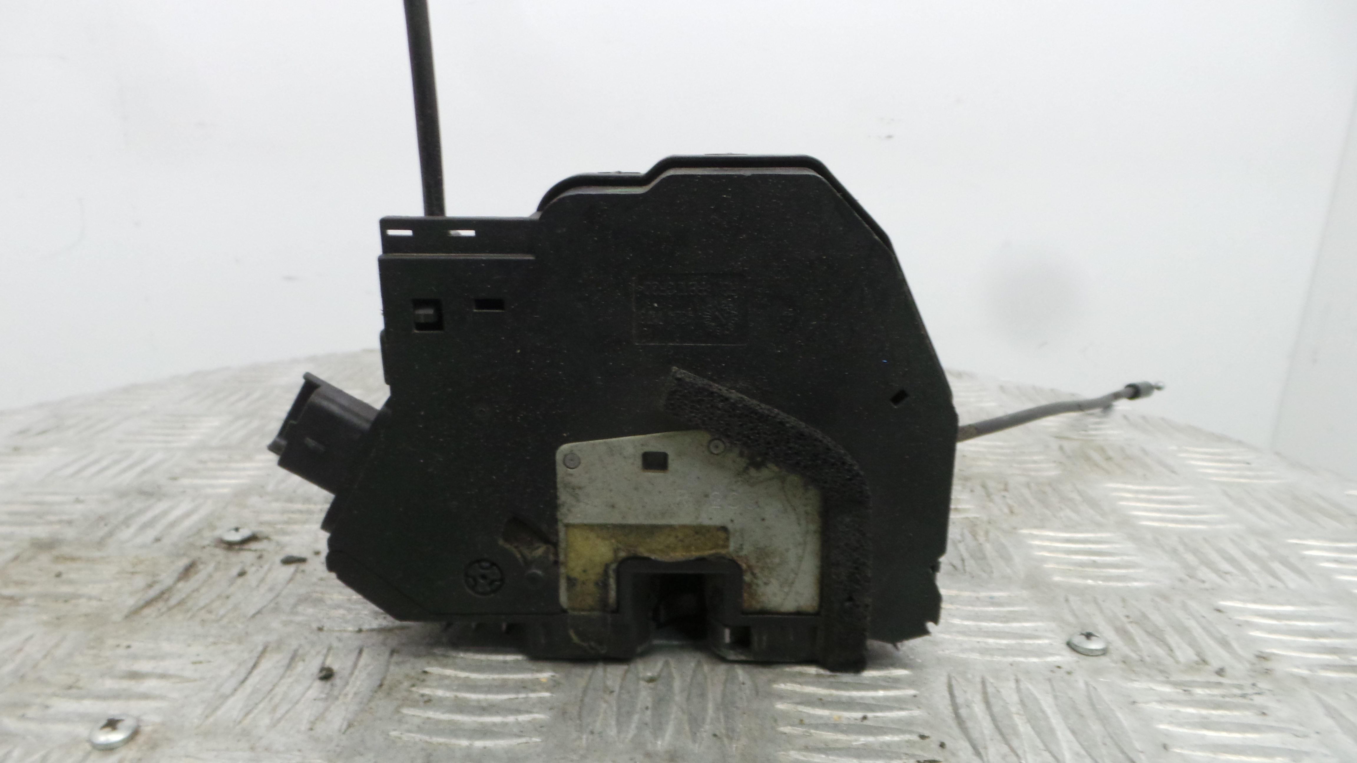 Fecho da Porta Trás Dto 825000767R - RENAULT CLIO IV (BH_)-37059824