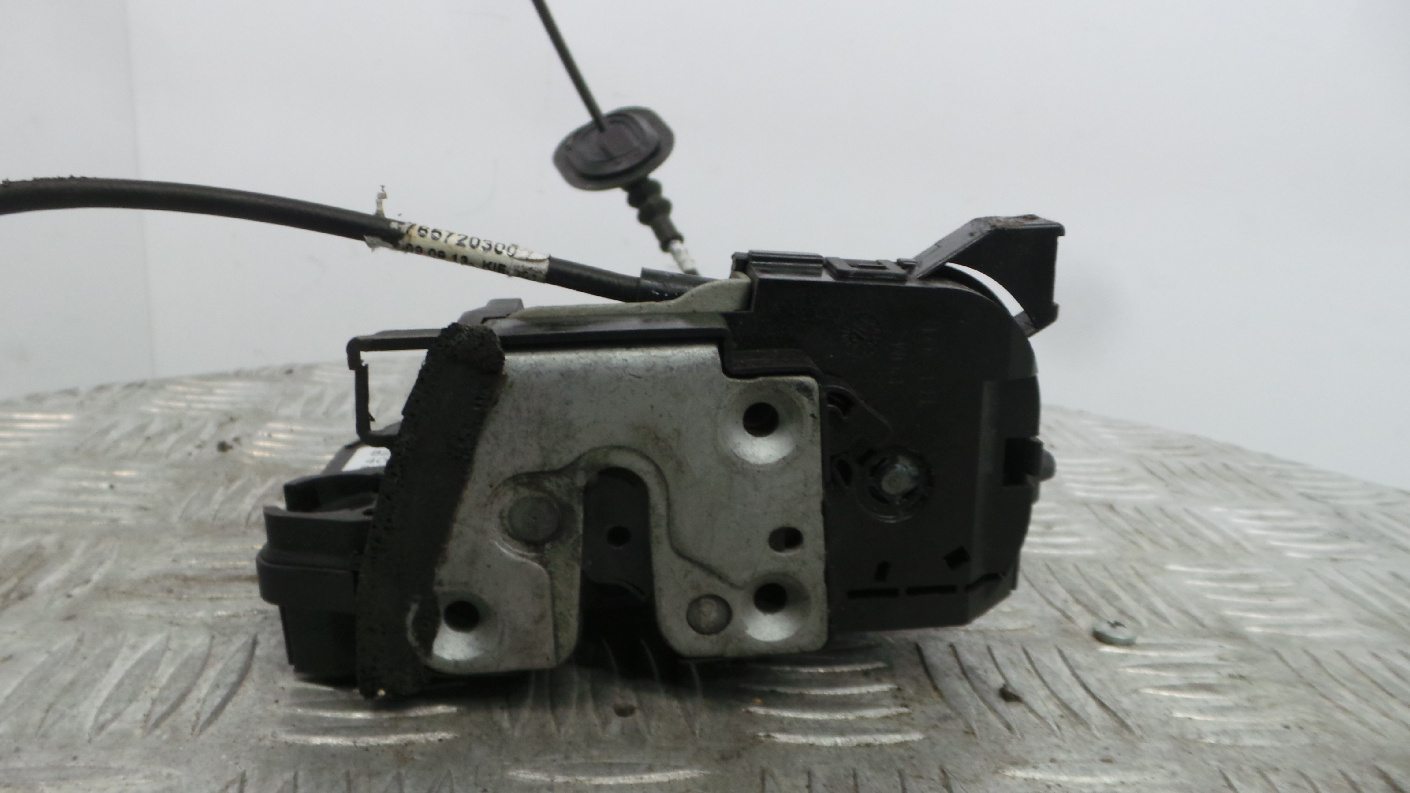 Fecho da Porta Trás Dto 825000767R - RENAULT CLIO IV (BH_)-37059824