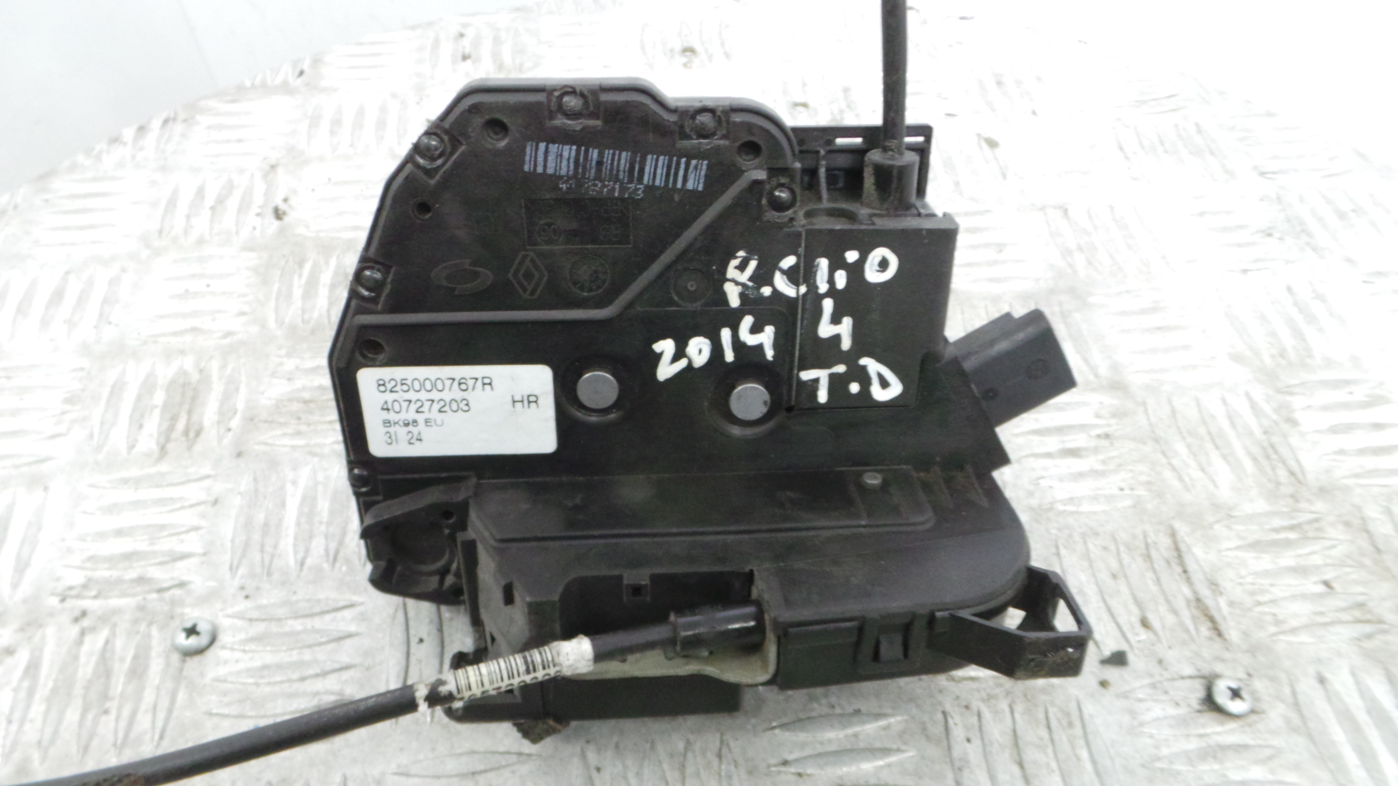 Fecho da Porta Trás Dto 825000767R - RENAULT CLIO IV (BH_)-37059824