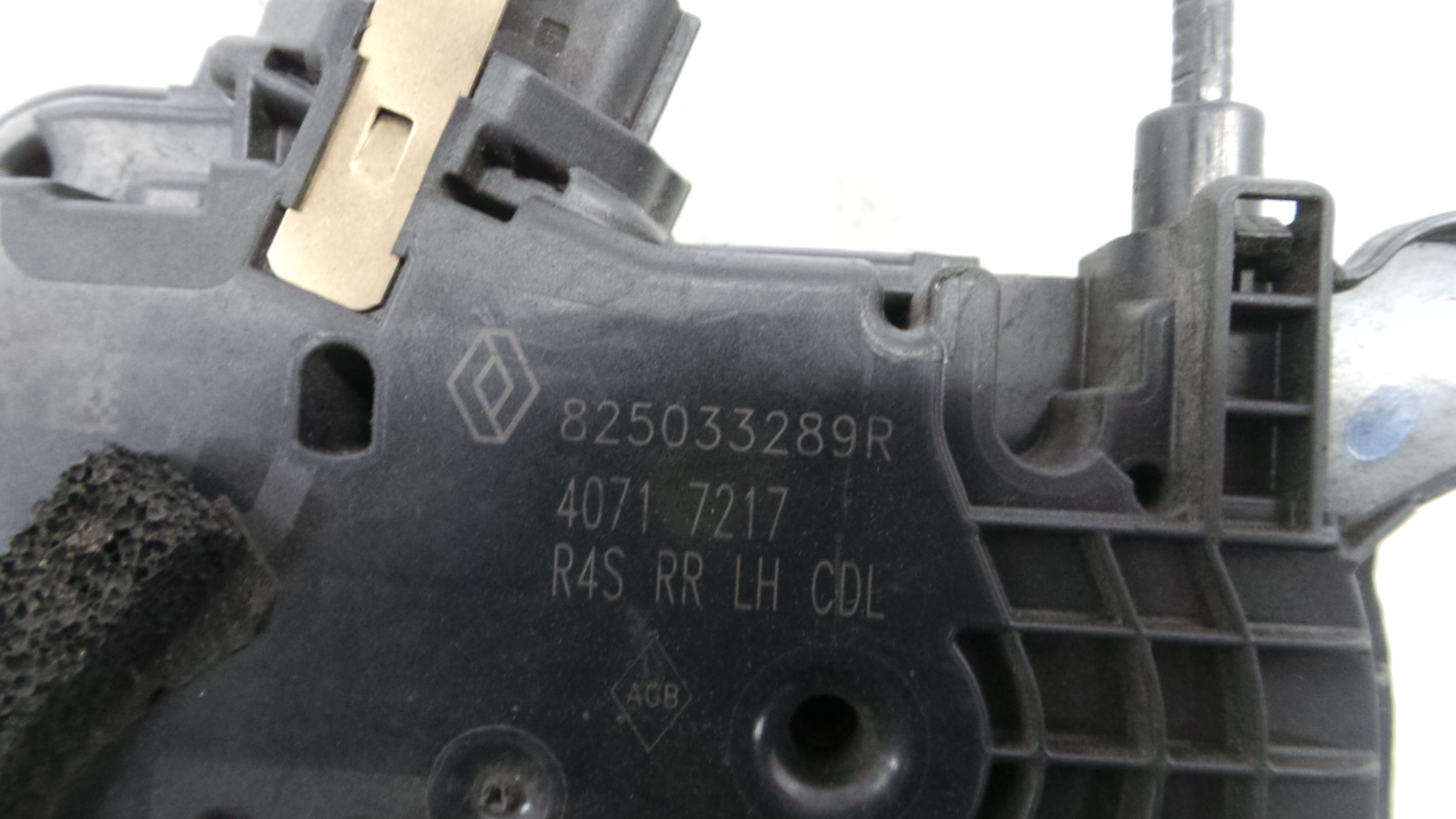 Fecho da Porta Trás Esq 825033289R - RENAULT TWINGO III (BCM_, BCA_)-37059855