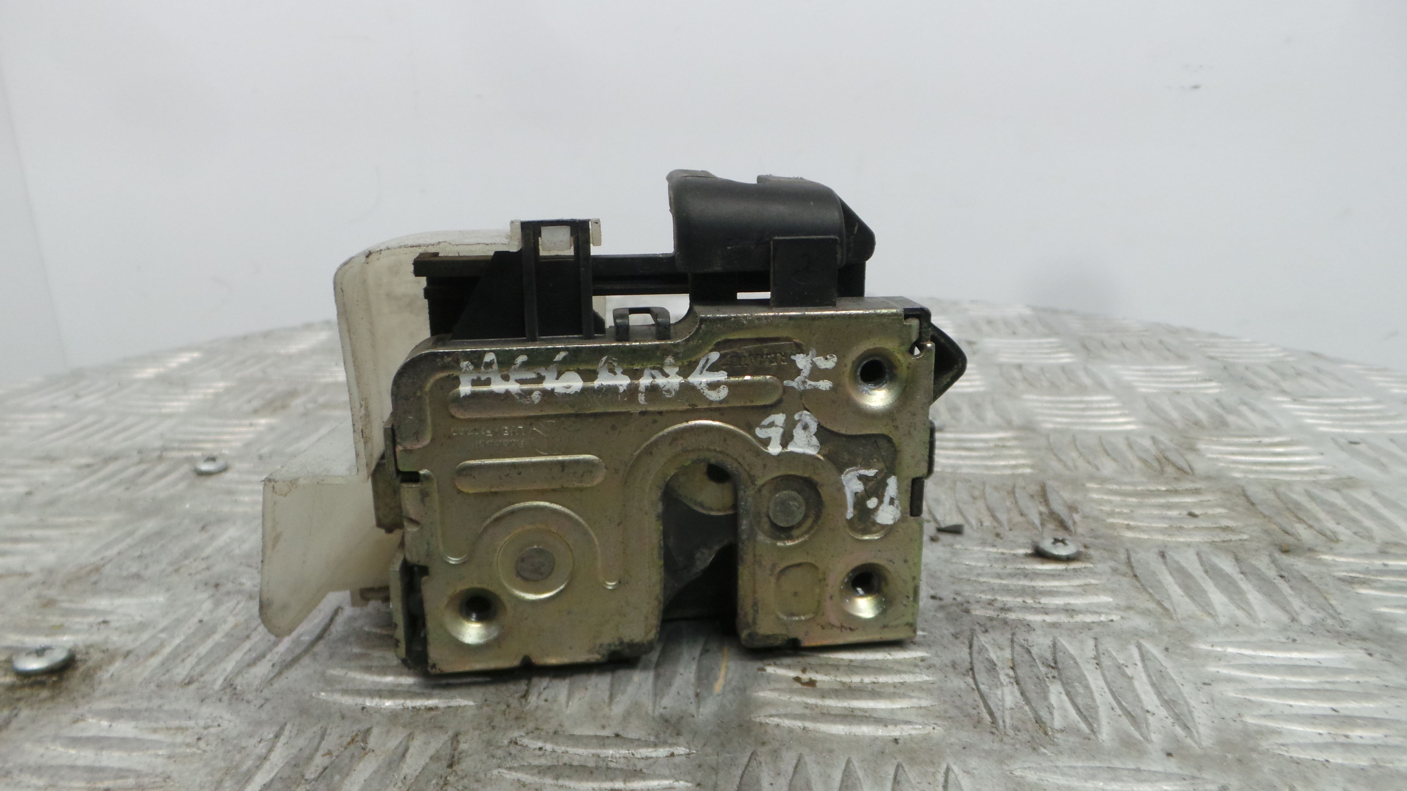 Fecho da Porta Frente Dto 7701469181 - RENAULT MEGANE I (BA0/1_)-37059859