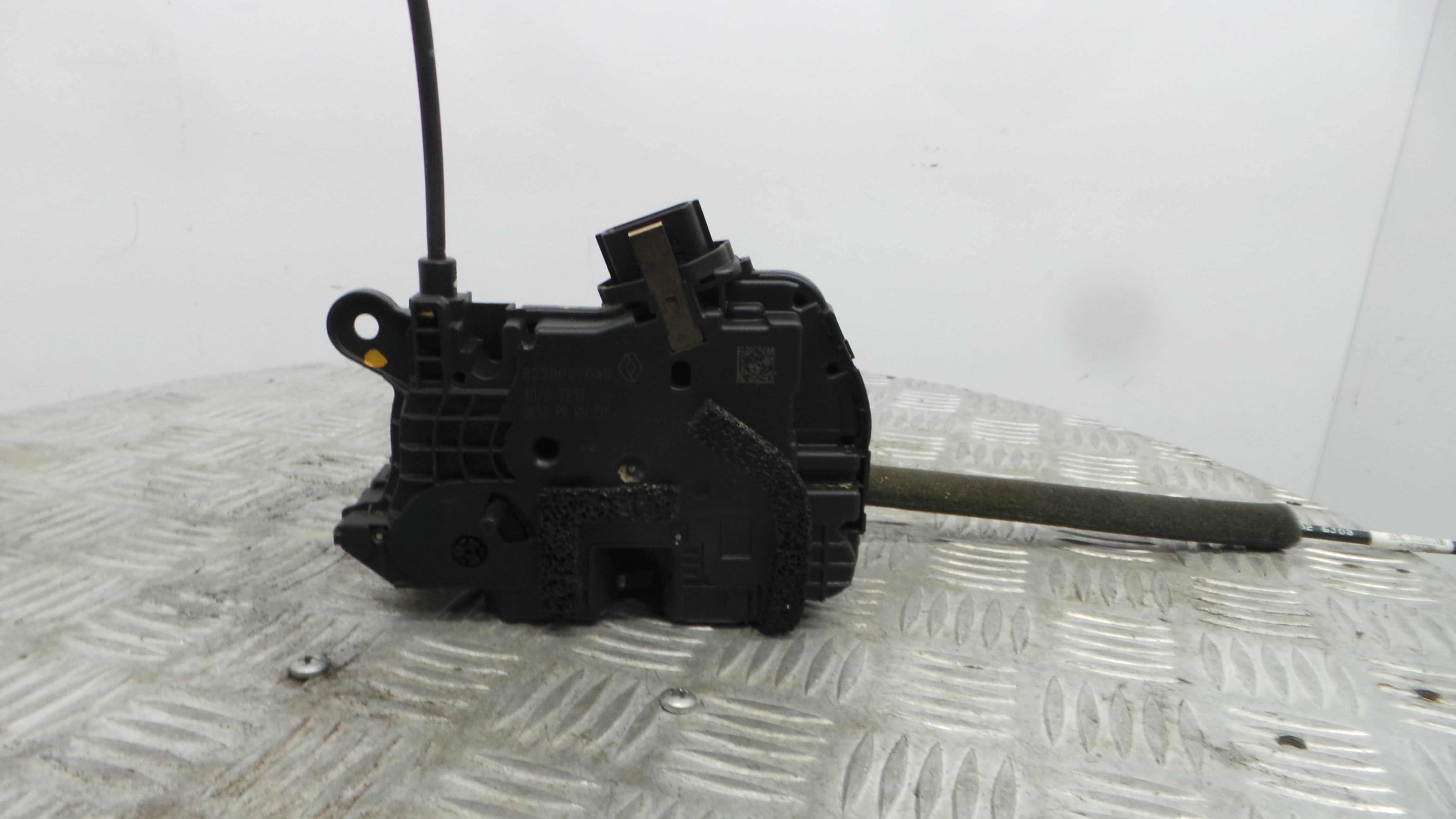 Fecho da Porta Trás Dto 825002104R - RENAULT CLIO IV (BH_)-37063740 Fecho da Porta Trás Dto 825002104R - RENAULT CLIO IV (BH_)-37063740