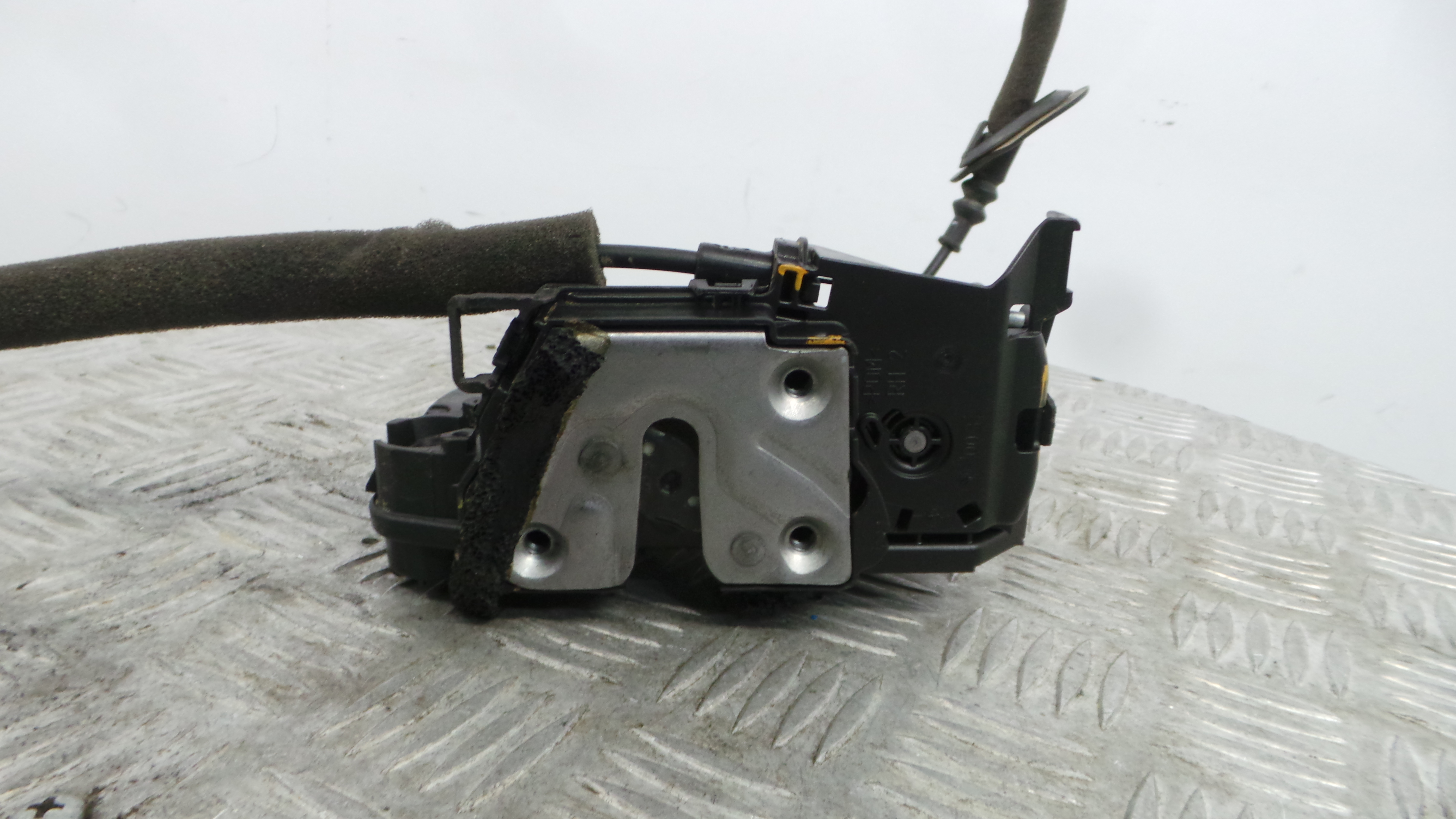 Fecho da Porta Trás Dto 825002104R - RENAULT CLIO IV (BH_)-37063740