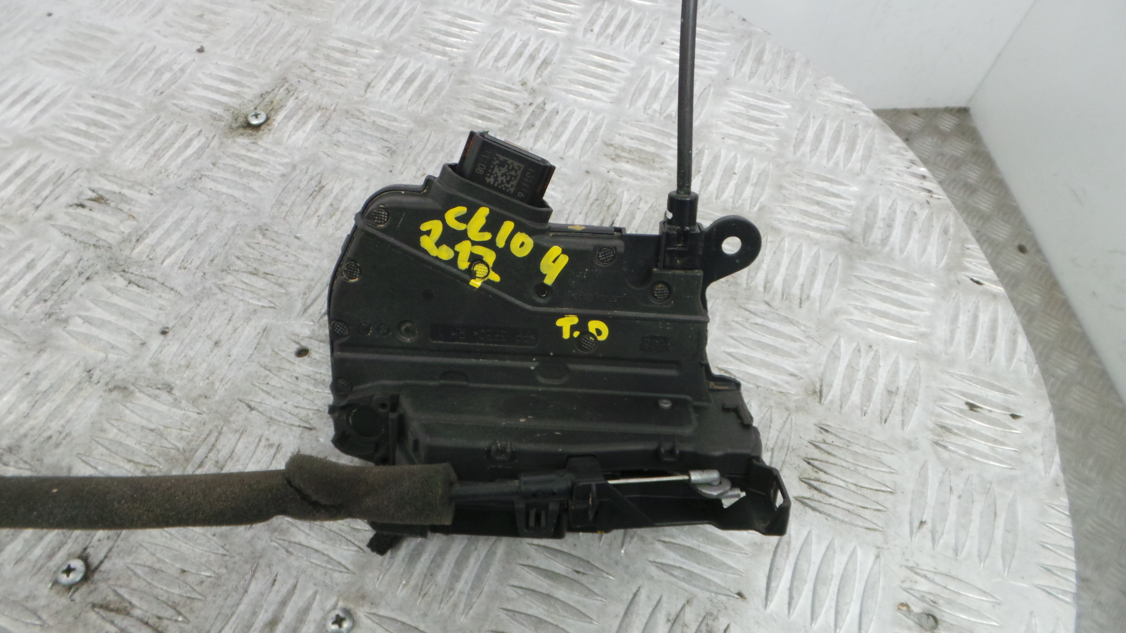 Fecho da Porta Trás Dto 825002104R - RENAULT CLIO IV (BH_)-37063740