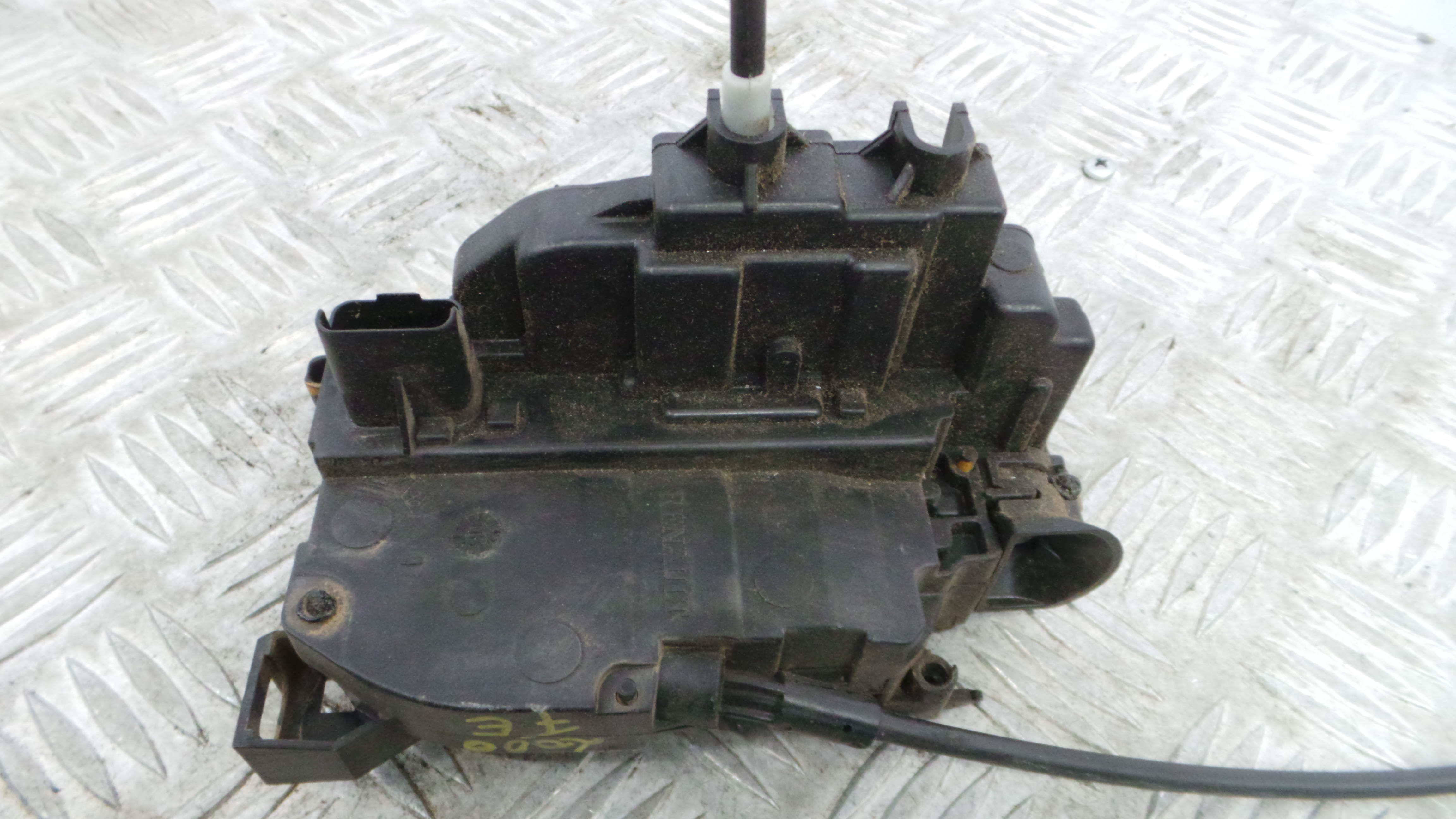 Fecho da Porta Frente Esq 8200300123 - RENAULT CLIO III (BR0/1, CR0/1)-37063783