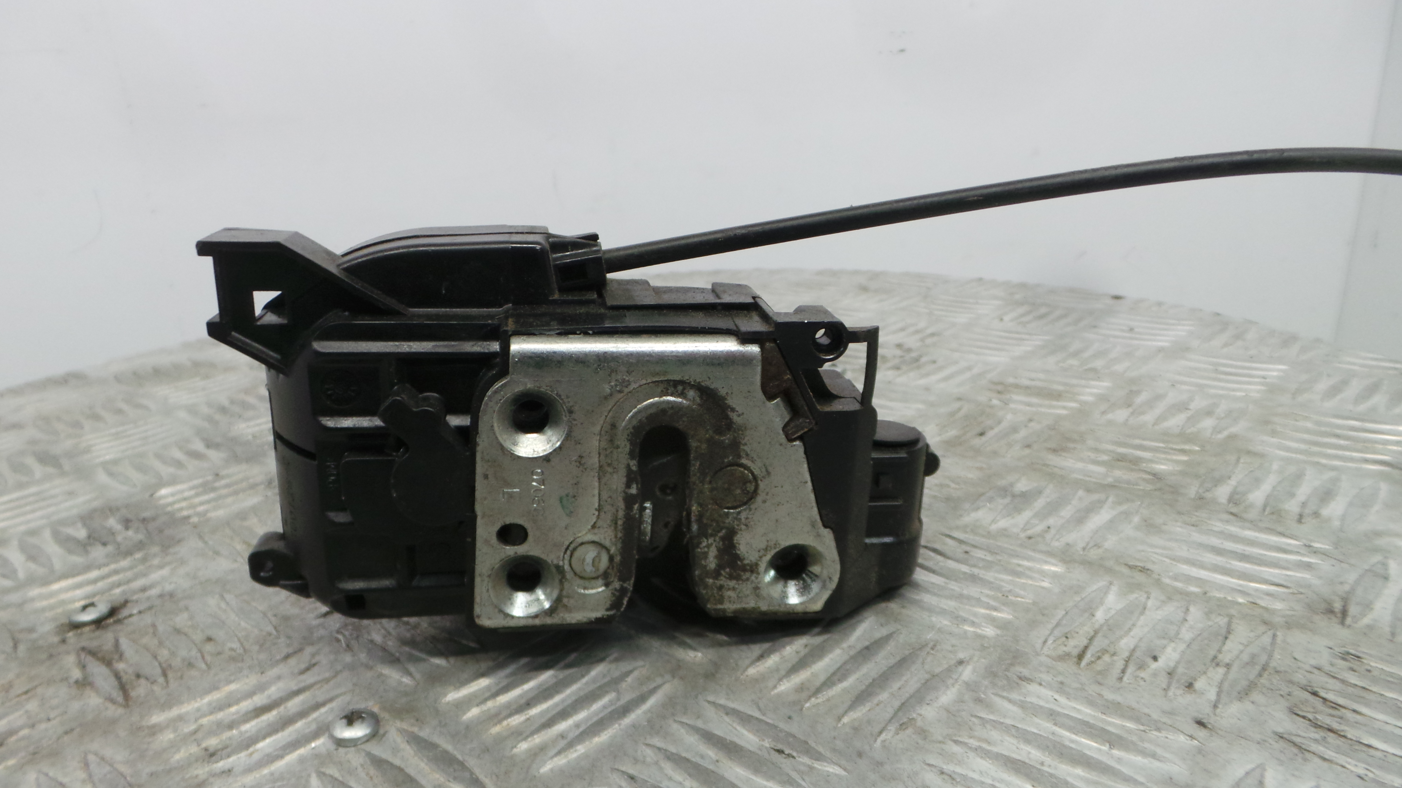 Fecho da Porta Trás Esq 8200300128 - RENAULT CLIO III (BR0/1, CR0/1)-37063790