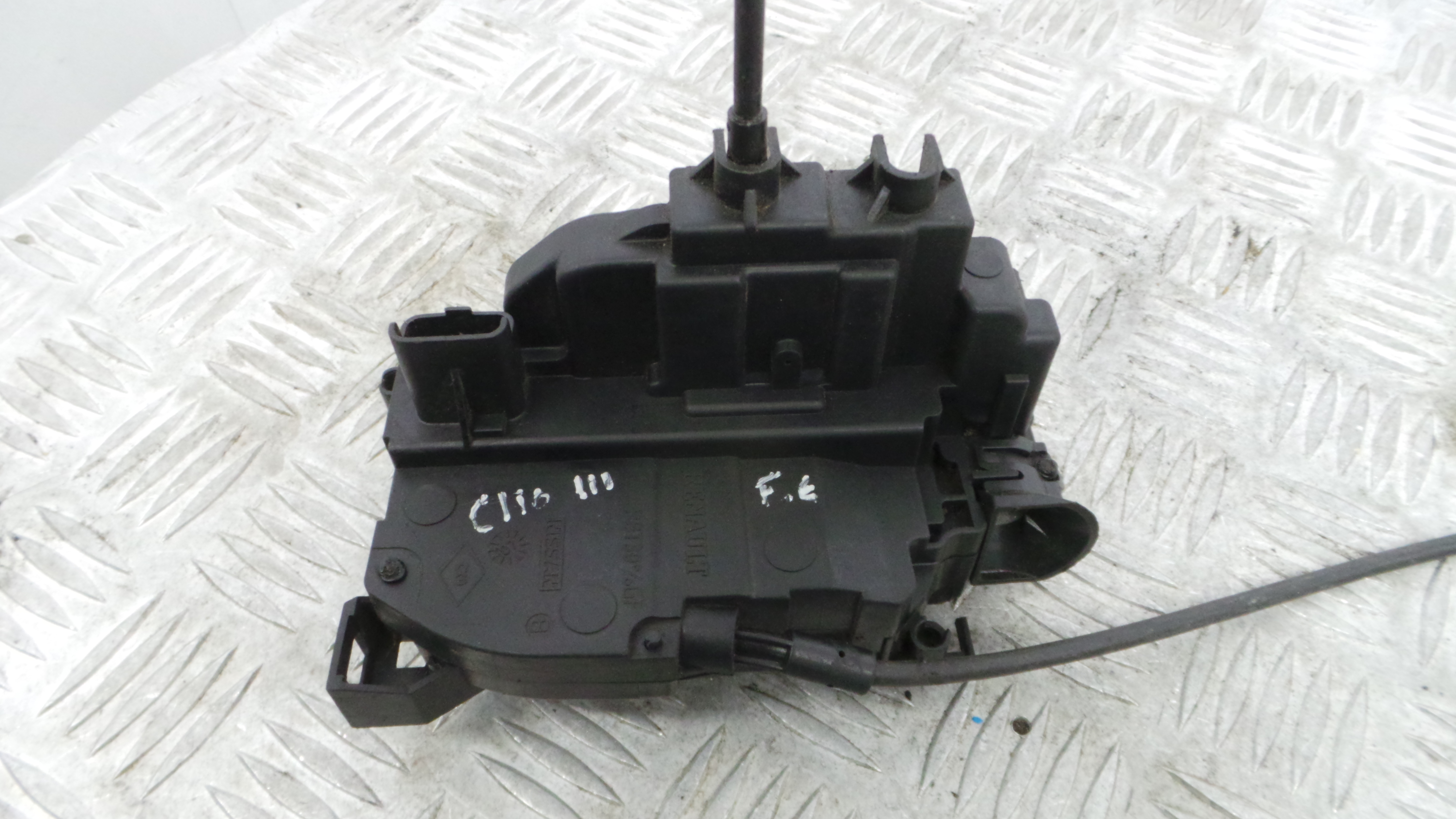 Fecho da Porta Frente Esq 8200300123 - RENAULT CLIO III (BR0/1, CR0/1)-37064042