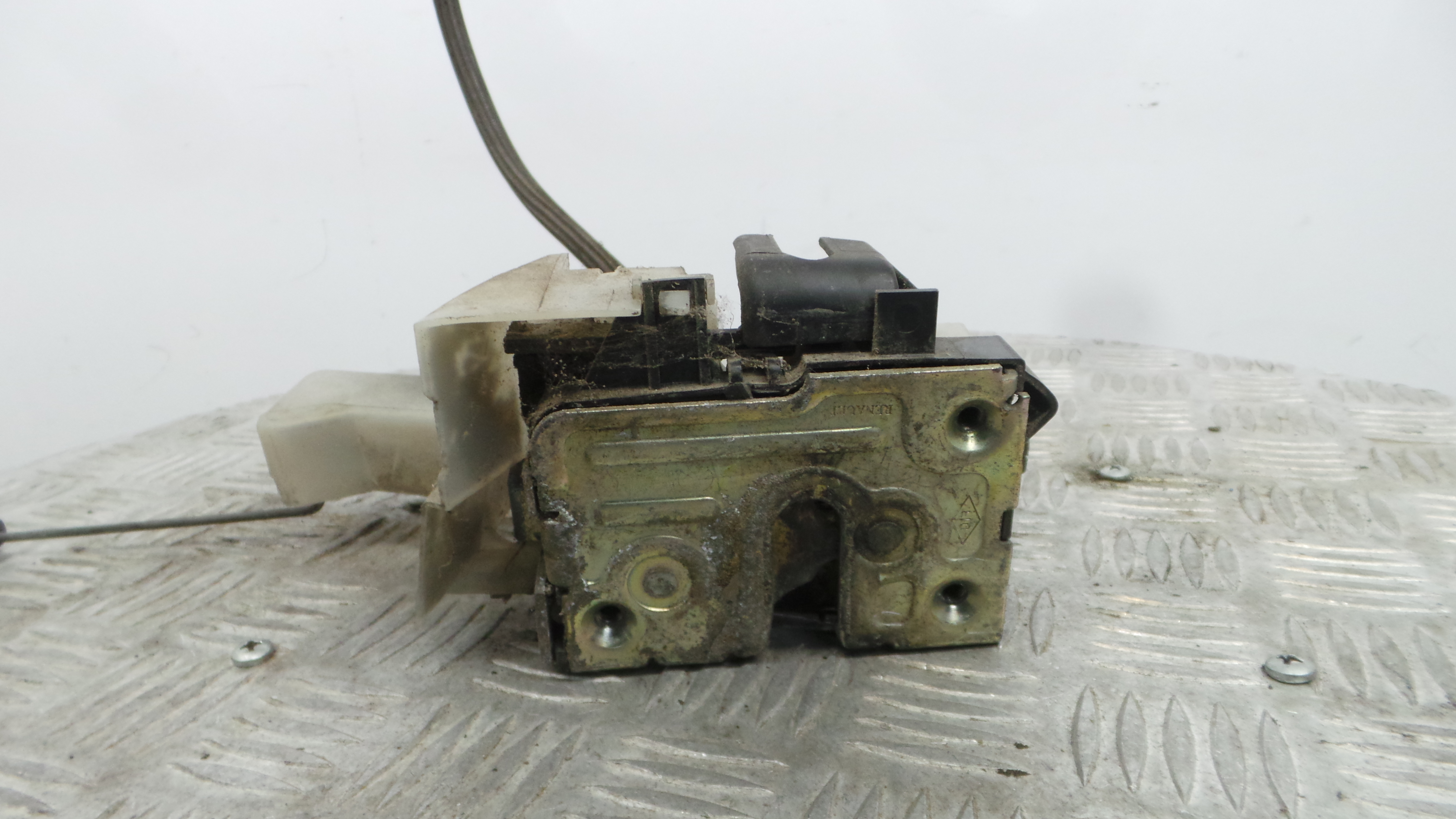 Fecho da Porta Dto 7701045305 - RENAULT CLIO II (BB_, CB_), CLIO Mk II (BB_, CB_)-37064439