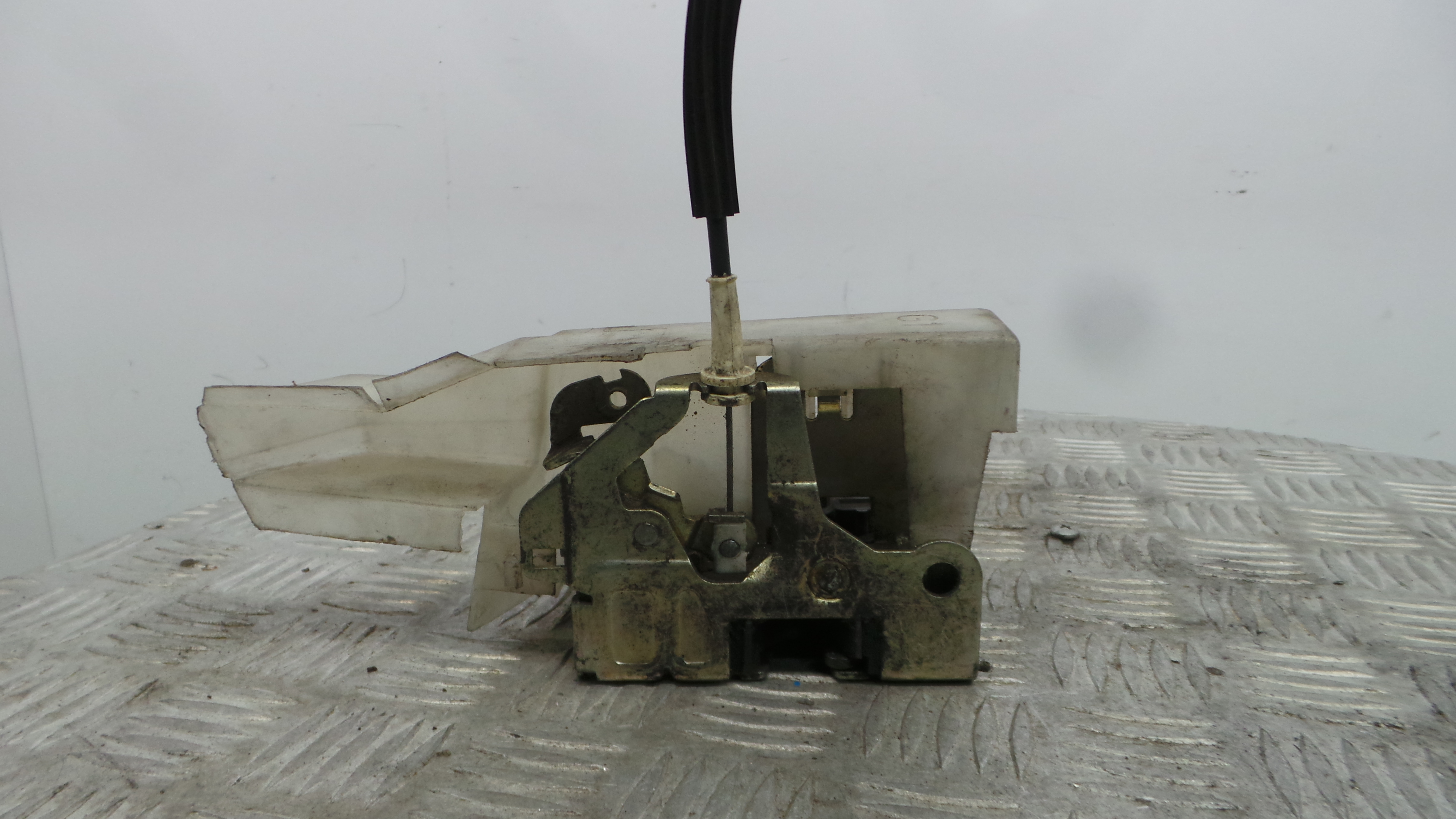 Fecho da Porta Frente Esq 7701045304 - RENAULT CLIO II (BB_, CB_), CLIO Mk II (BB_, CB_)-37064450