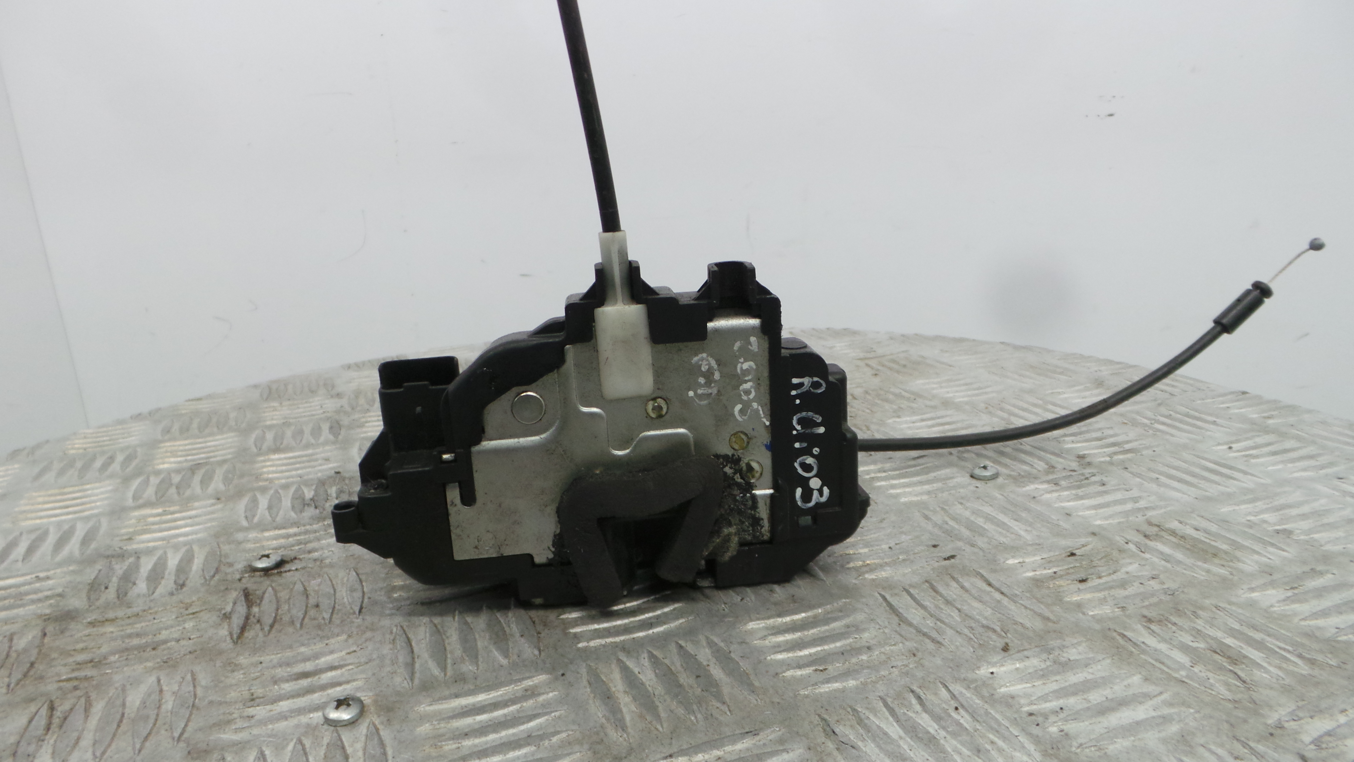 Fecho da Porta Frente Dto 8200300125 - RENAULT CLIO III (BR0/1, CR0/1)-37064479