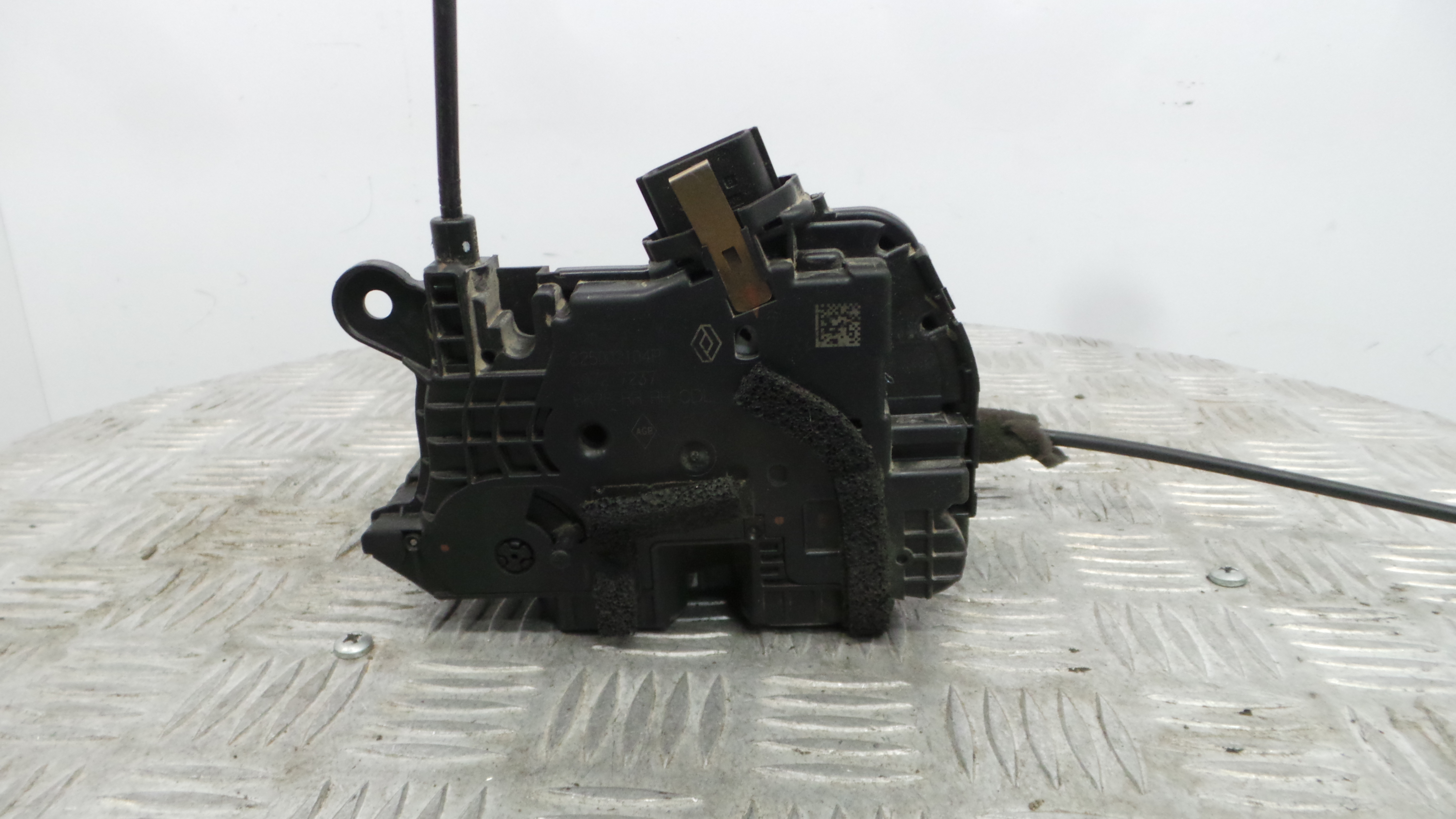 Fecho da Porta Trás Dto 825002104R - RENAULT CLIO IV (BH_)-37064495