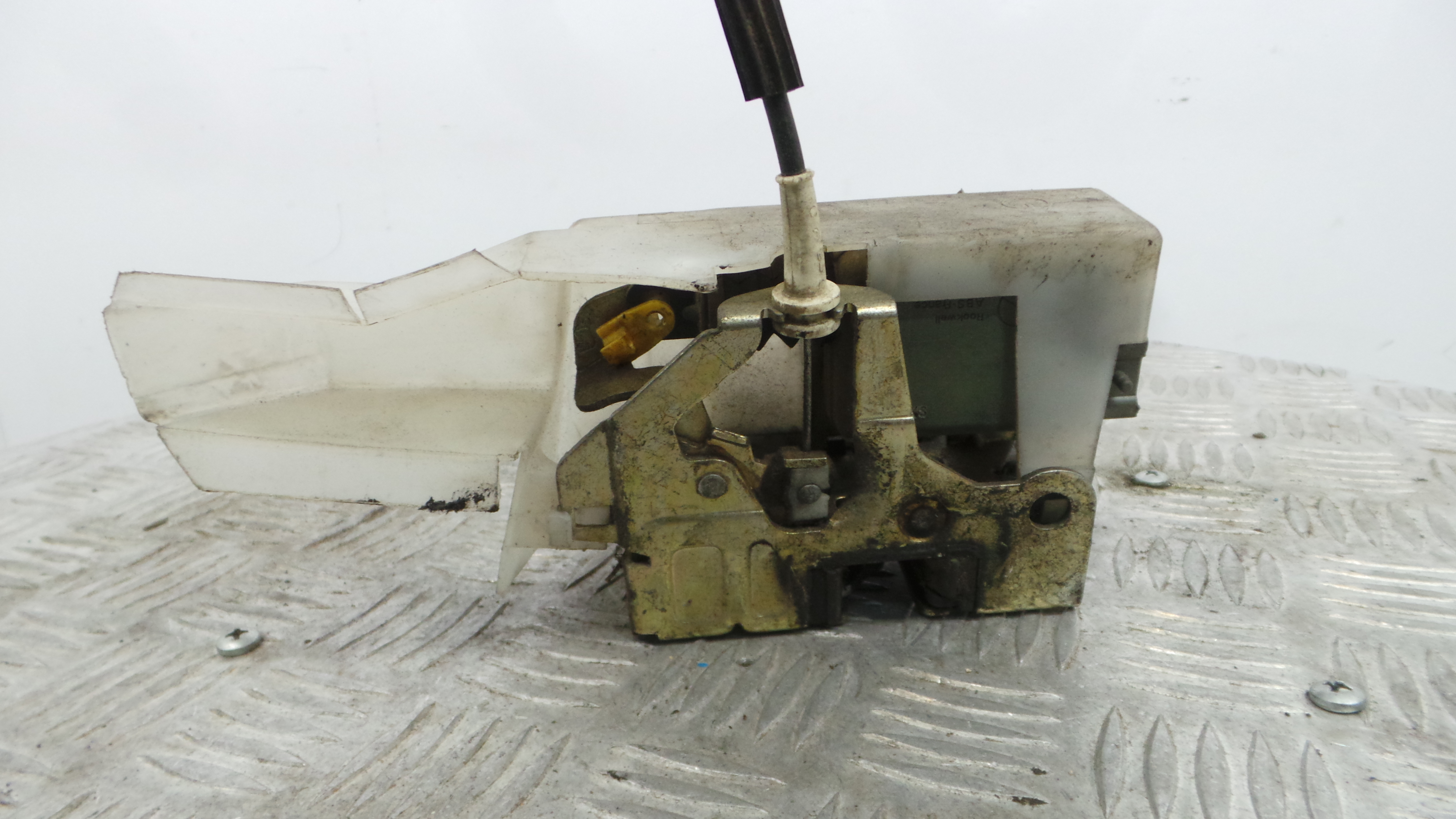 Fecho da Porta Frente Esq 7701045304 - RENAULT CLIO II (BB_, CB_), CLIO Mk II (BB_, CB_)-37064533