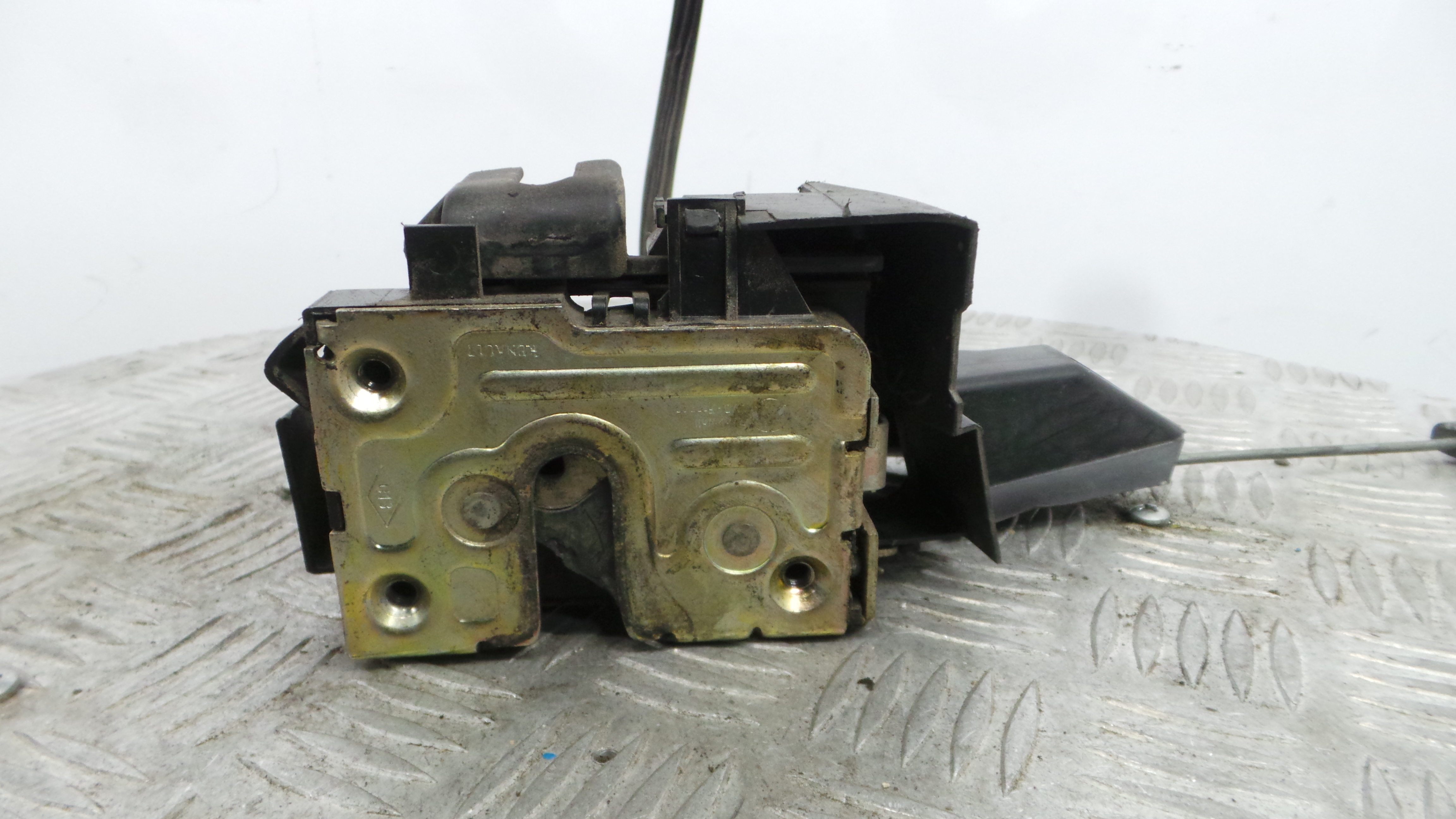 Fecho da Porta Frente Esq 7701045304 - RENAULT CLIO II (BB_, CB_), CLIO Mk II (BB_, CB_)-37064536