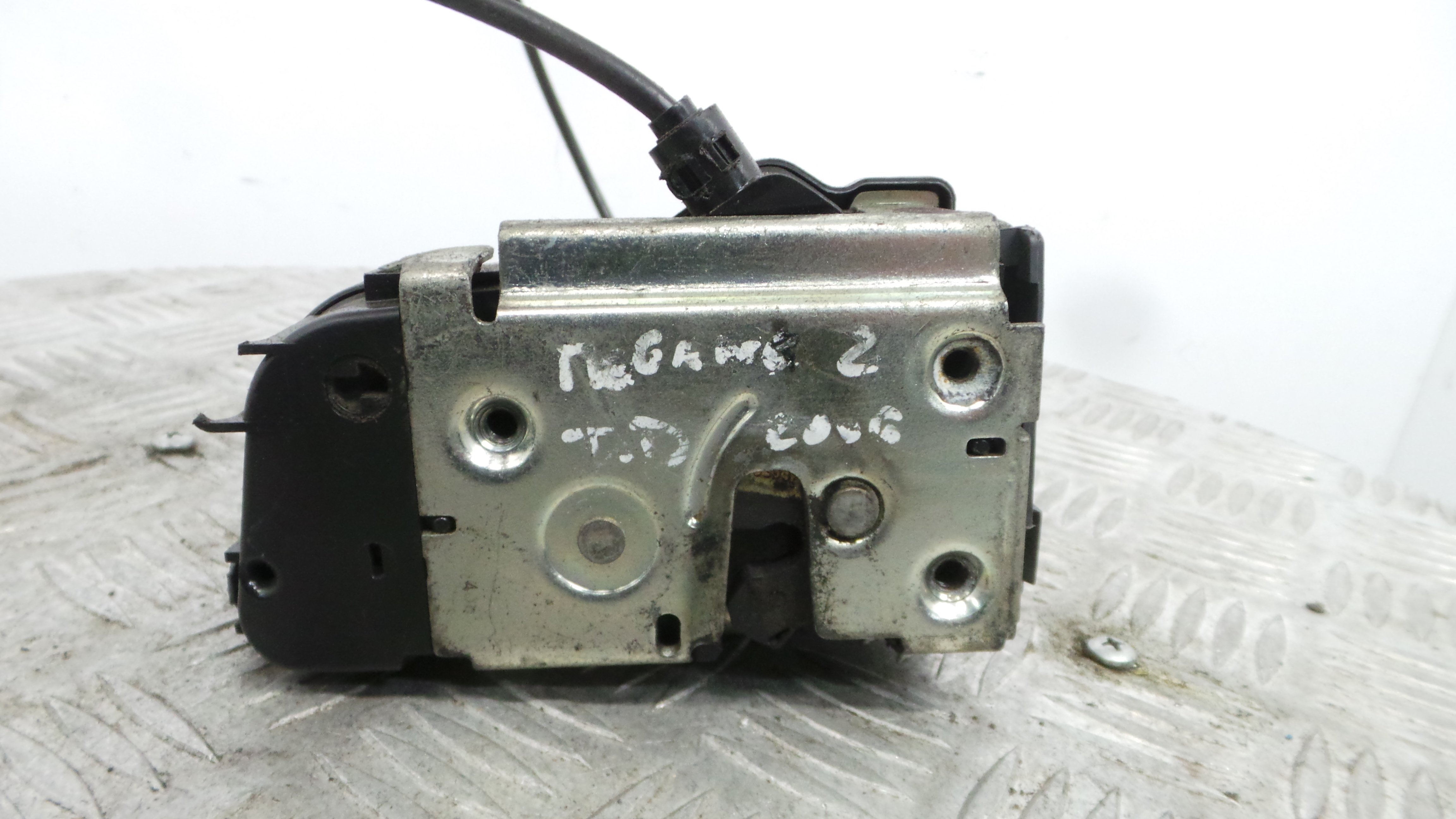 Fecho da Porta Trás Dto 8200028429 - RENAULT MEGANE II (BM0/1_, CM0/1_)-37064542