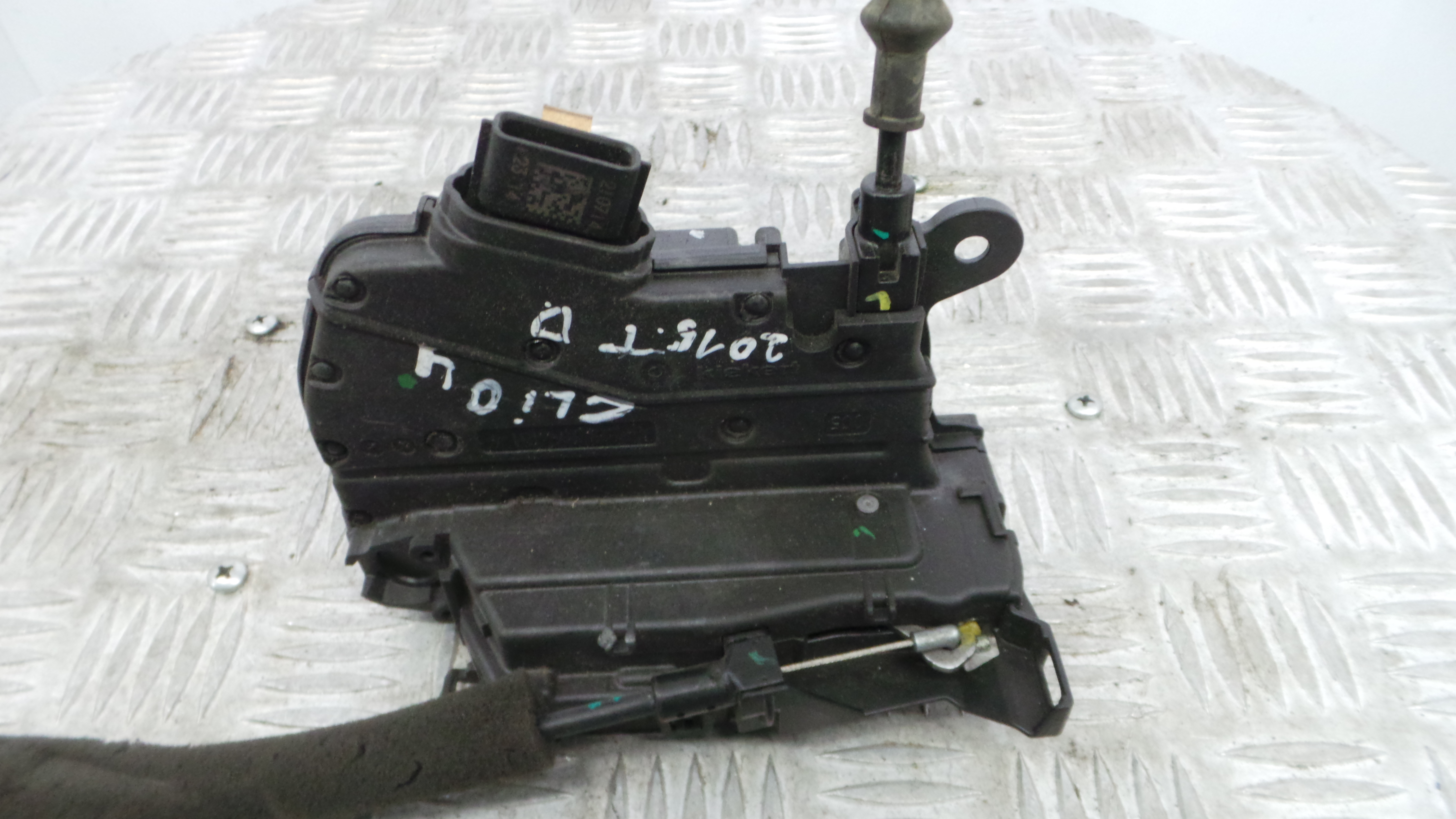 Fecho da Porta Trás Dto 825002104R - RENAULT CLIO IV (BH_)-37064555