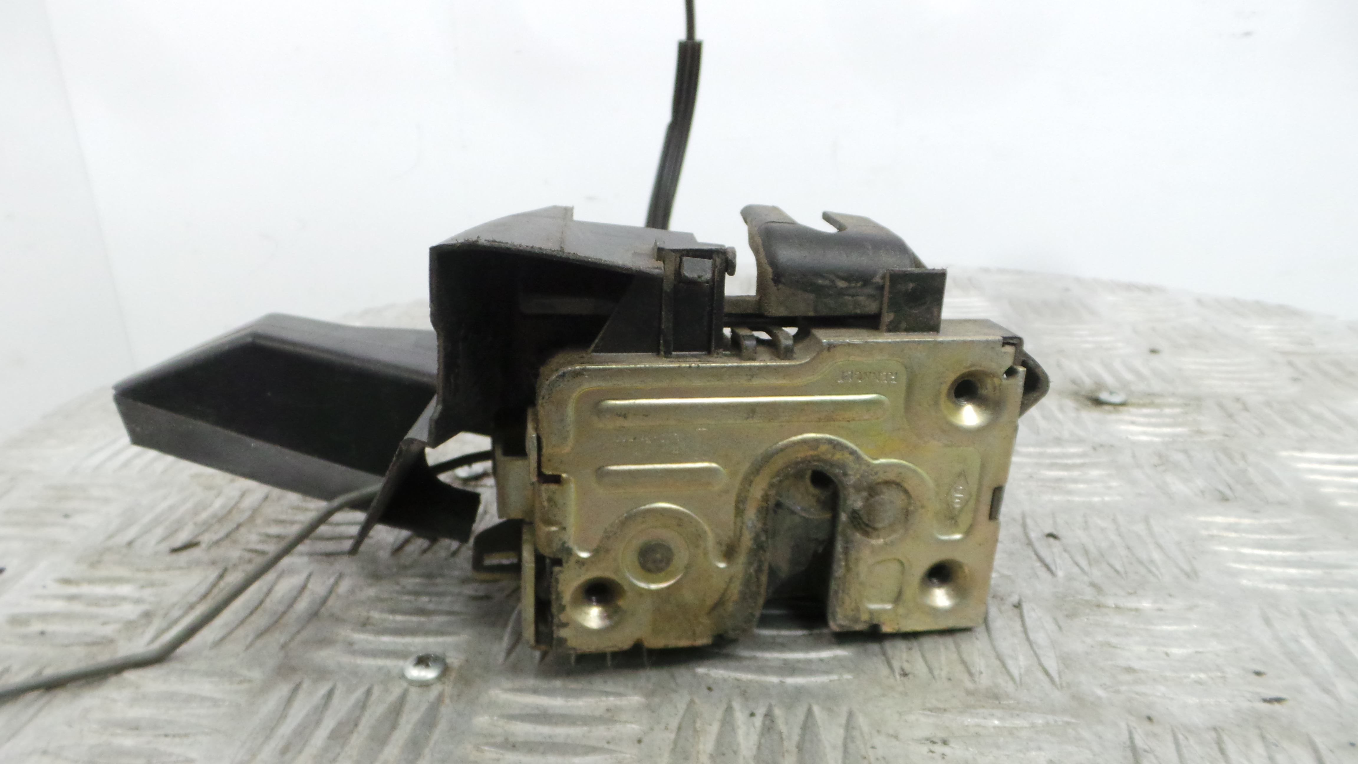 Fecho da Porta Frente Dto 7701045305 - RENAULT CLIO II (BB_, CB_), CLIO Mk II (BB_, CB_)-37064565