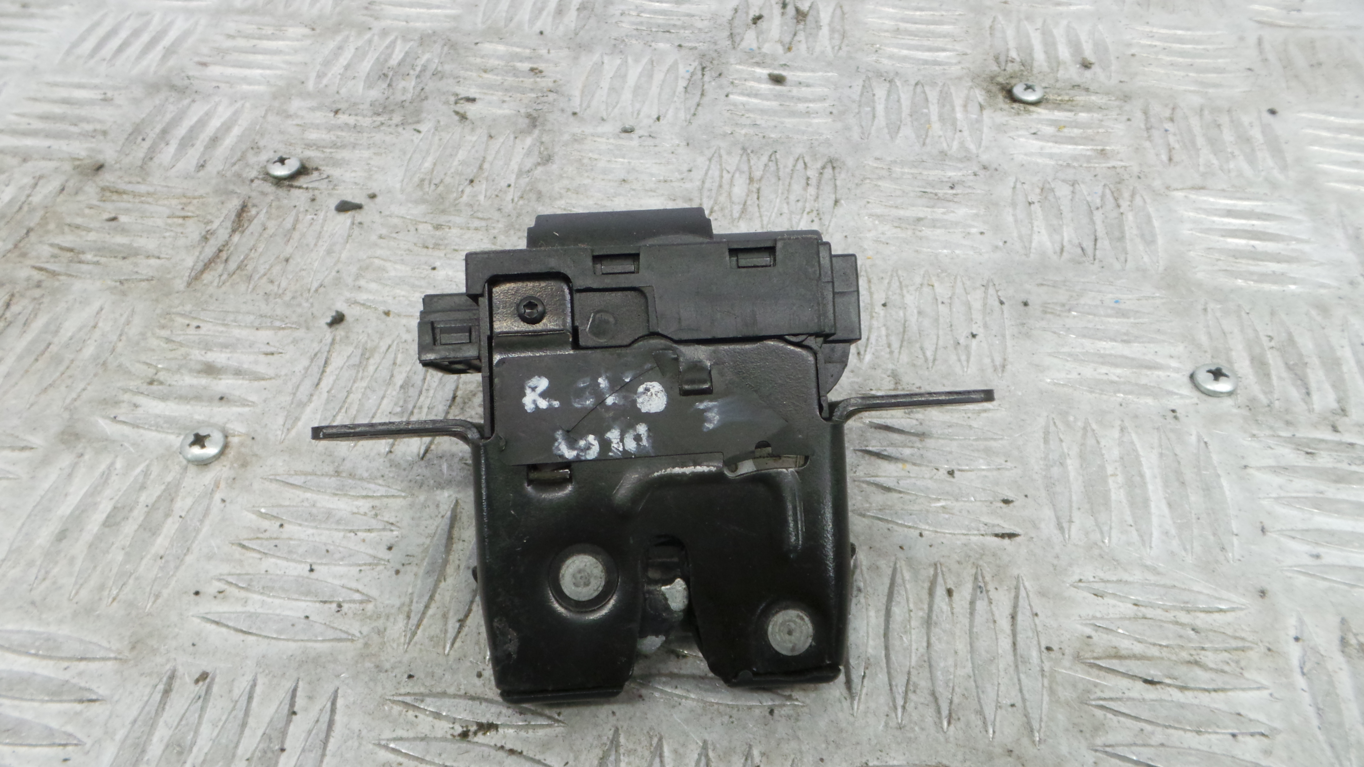 Fecho Mala  8200947699 - RENAULT CLIO III (BR0/1, CR0/1)-37065189