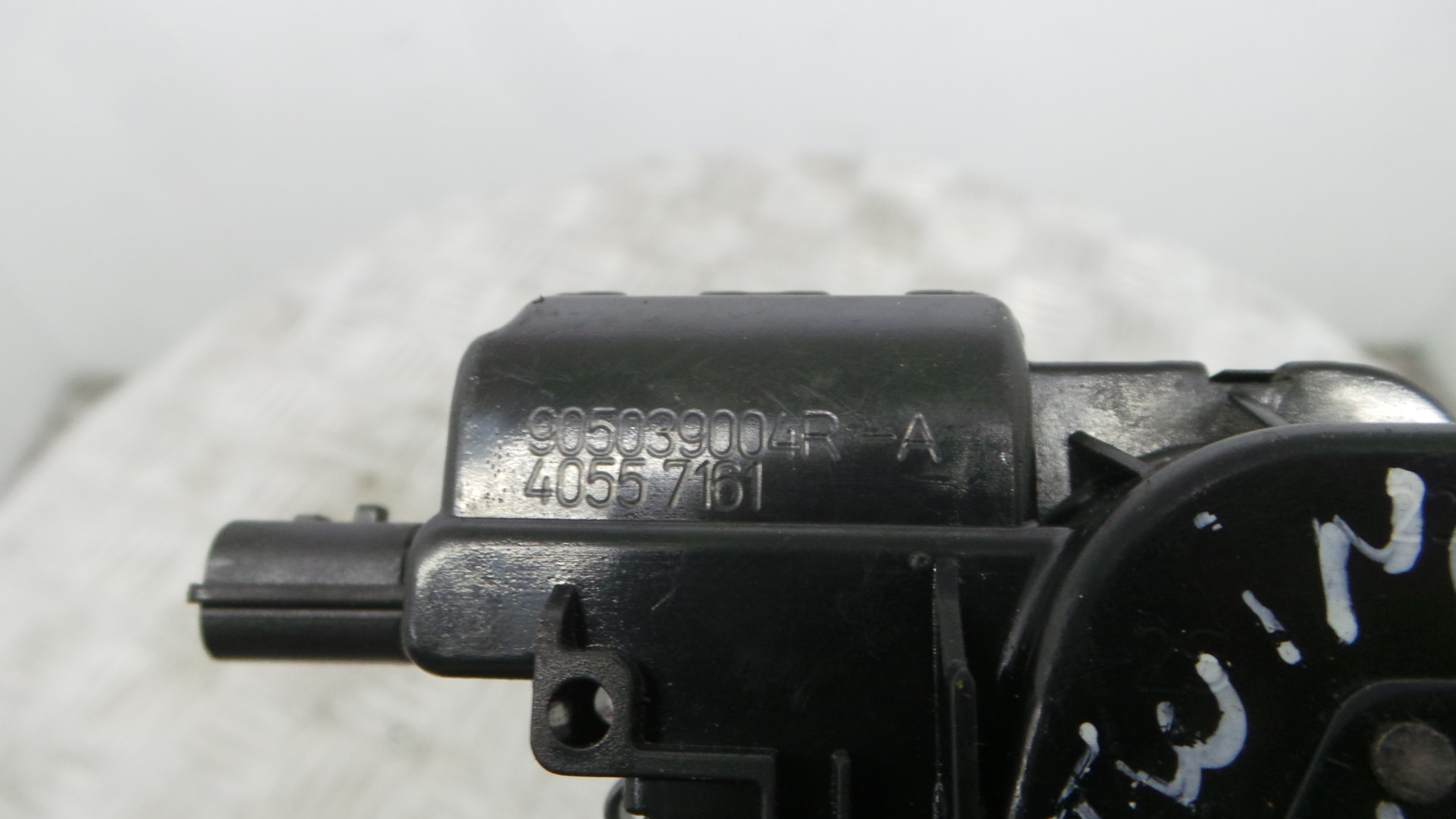 Fecho Mala  905039004R - RENAULT TWINGO III (BCM_, BCA_)-37065204