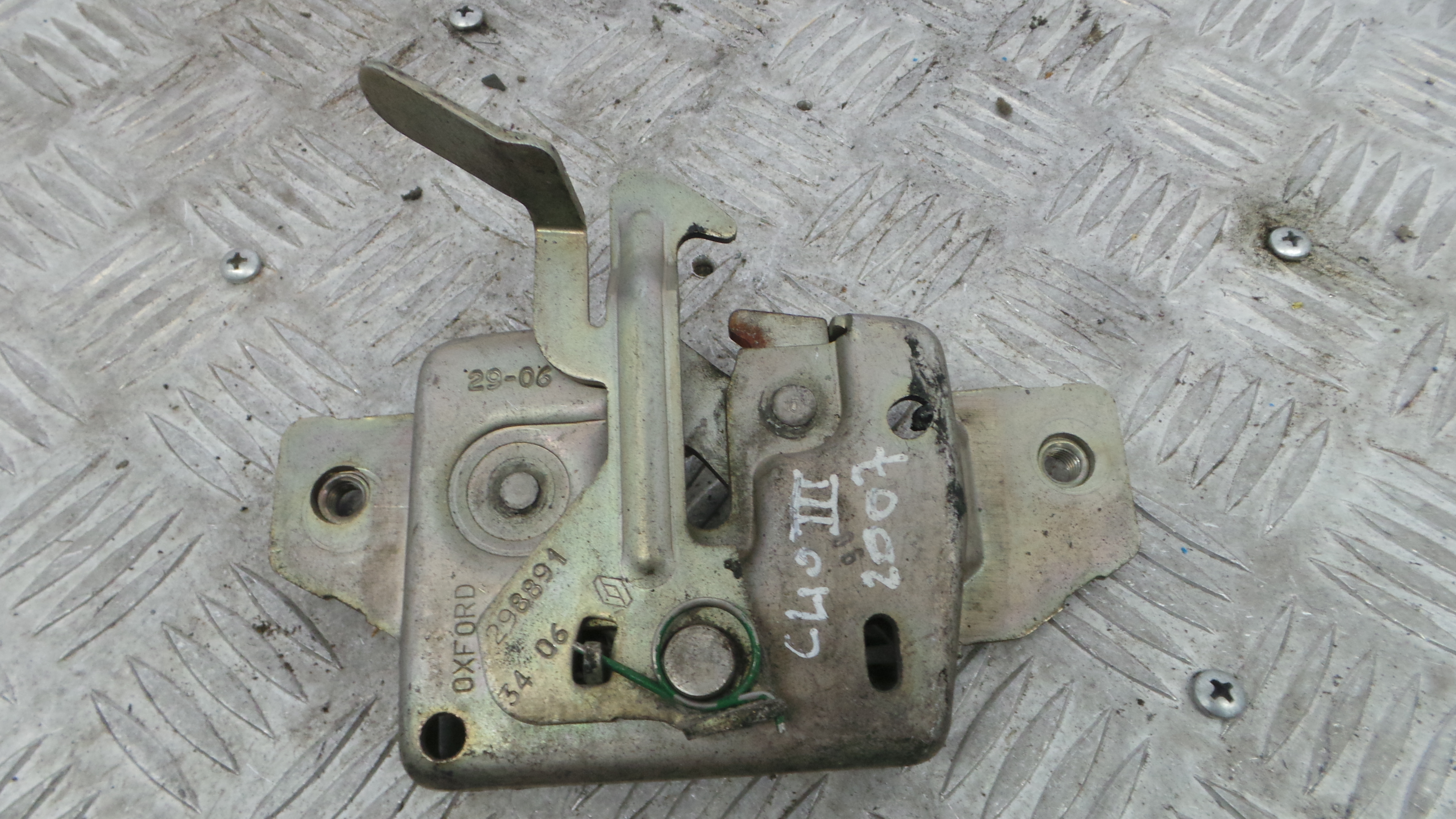 Fecho do Capot 8200298891 - RENAULT CLIO III (BR0/1, CR0/1)-37065216