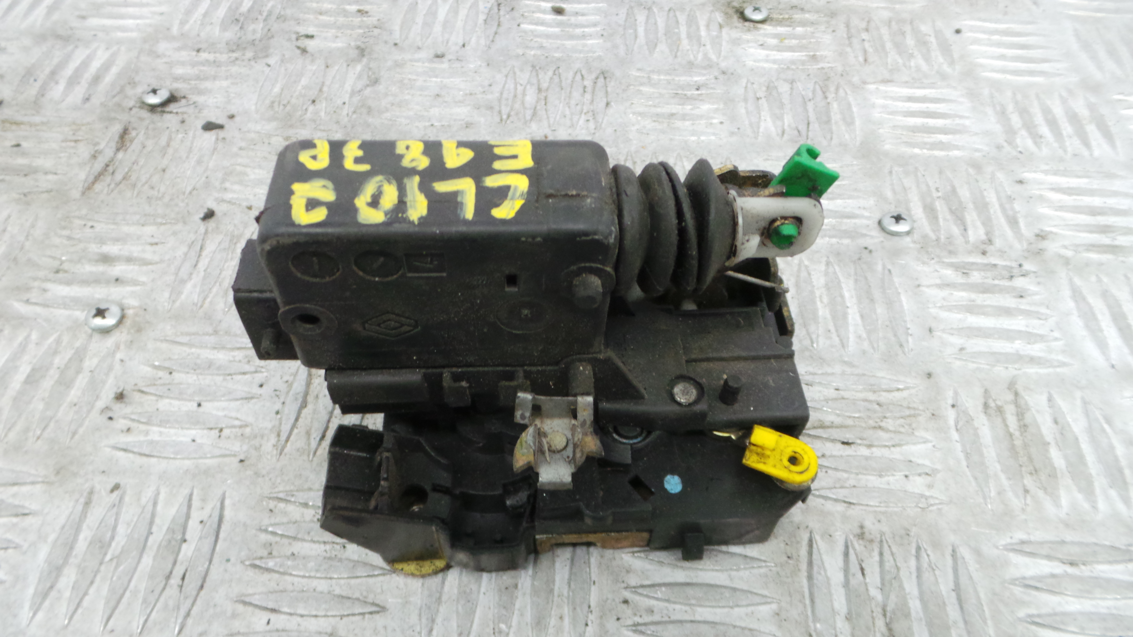 Fecho da Porta Esq 7701045304 - RENAULT CLIO II (BB_, CB_), CLIO Mk II (BB_, CB_)-37065221