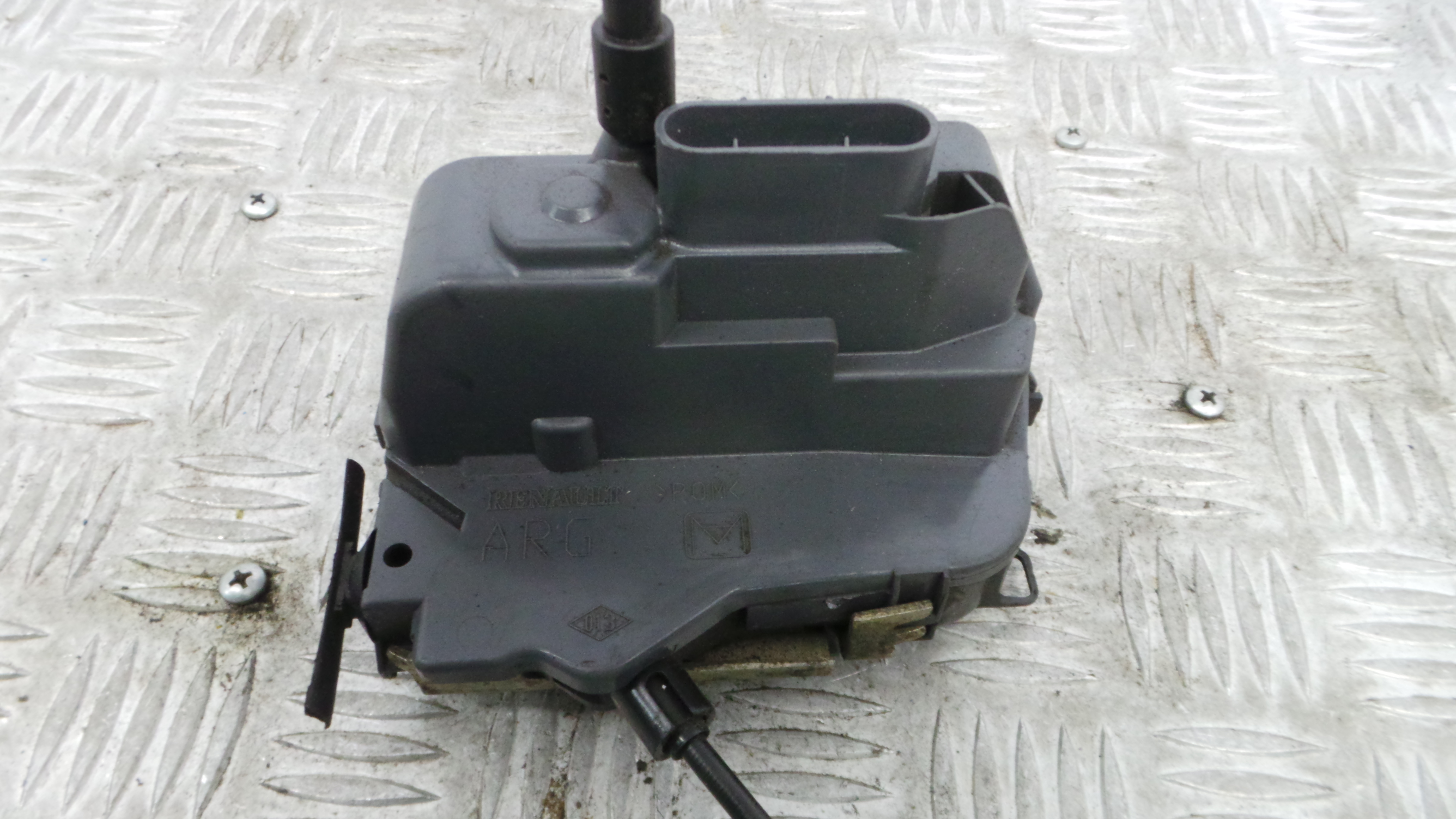 Fecho da Porta Trás Esq 8200009152 - RENAULT LAGUNA II (BG0/1_)-37065267
