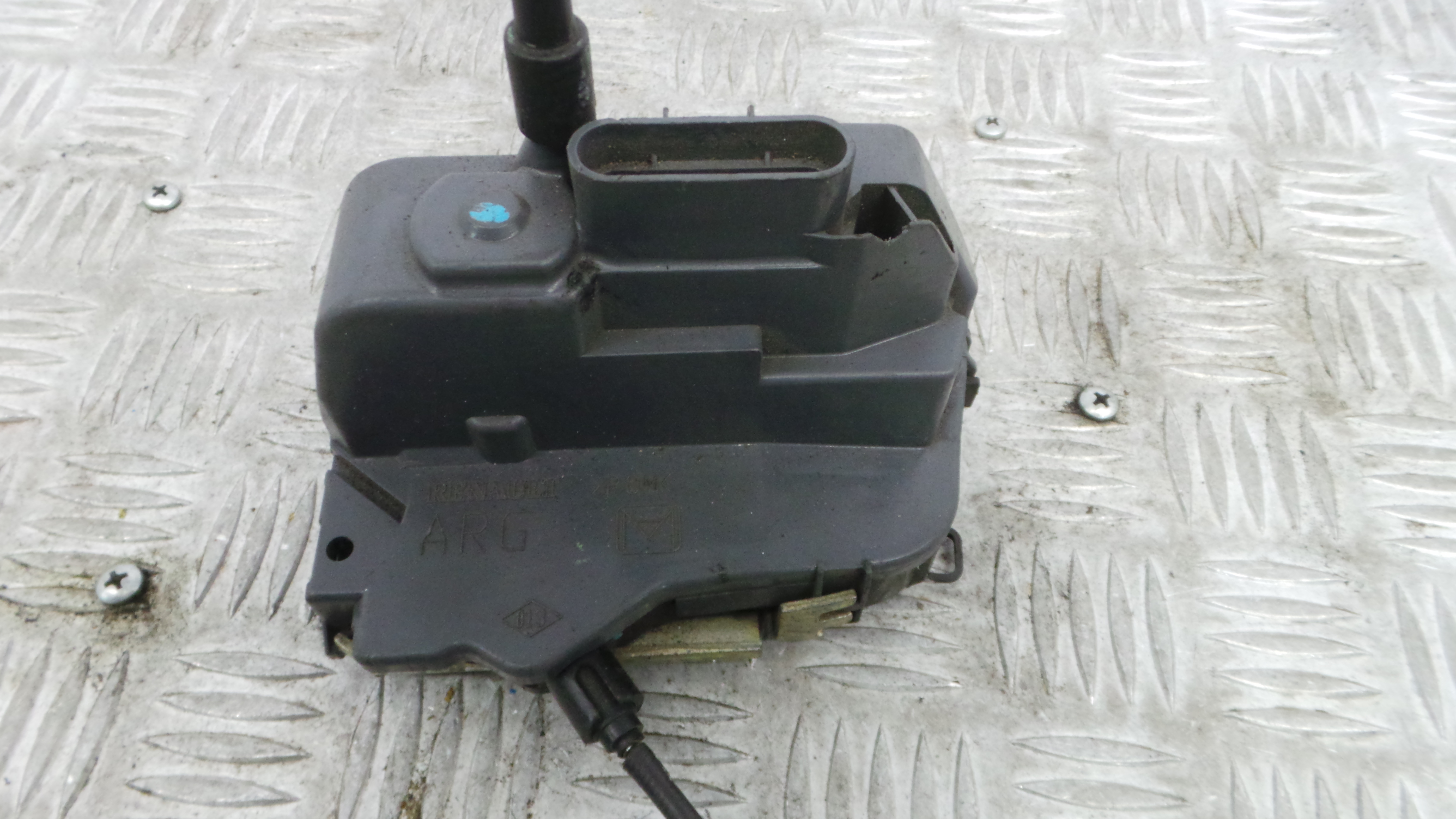 Fecho da Porta Trás Esq 8200000657 - RENAULT LAGUNA II (BG0/1_)-37065308