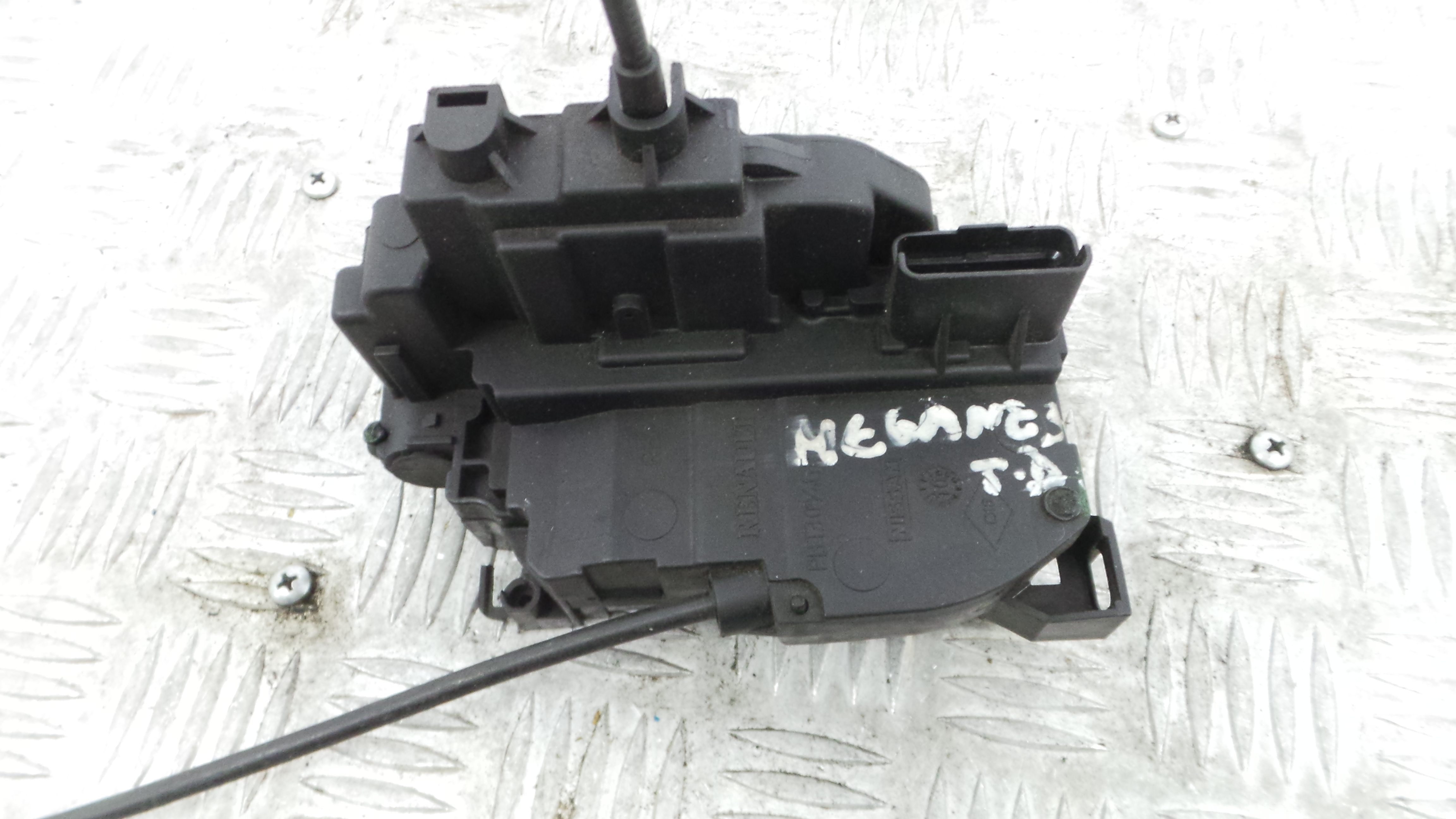 Fecho da Porta Trás Dto 825020002R - RENAULT MEGANE III Hatchback (BZ0/1_, B3_)-37065345