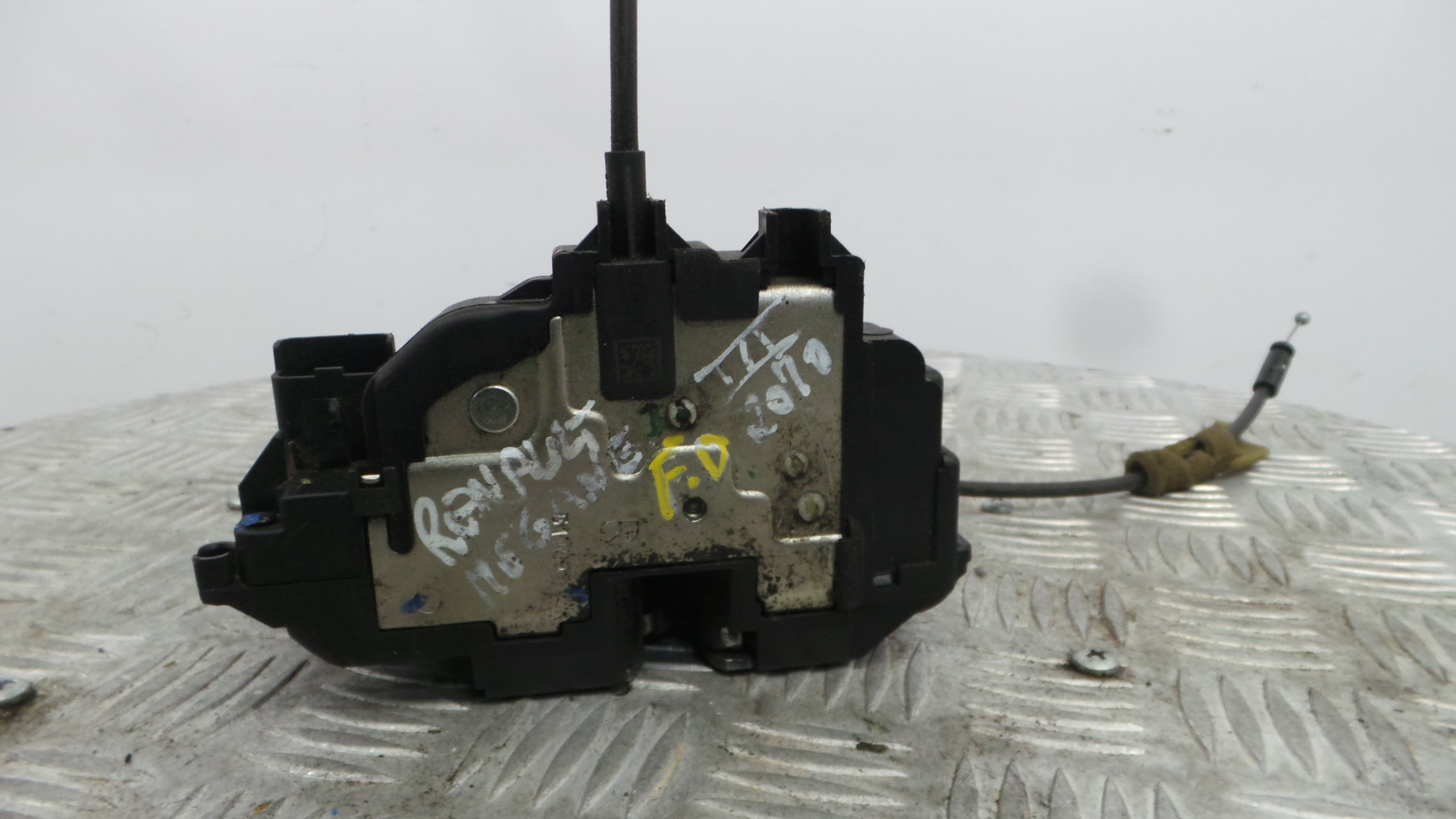 Fecho da Porta Frente Dto 8200300125 - RENAULT MEGANE III Hatchback (BZ0/1_, B3_)-37065592
